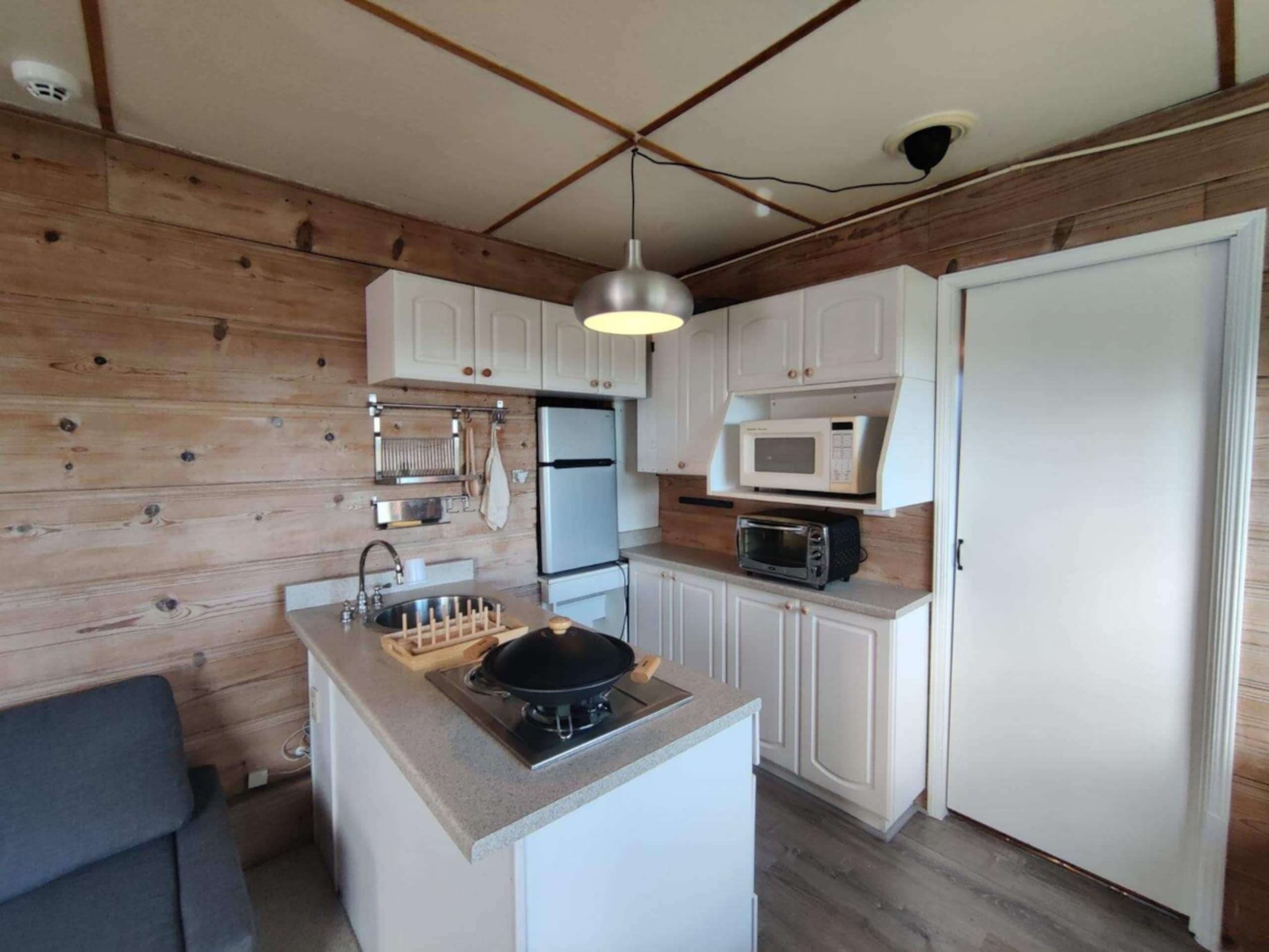 Sanctuary, beautiful views, private studio, decks - Photo 4