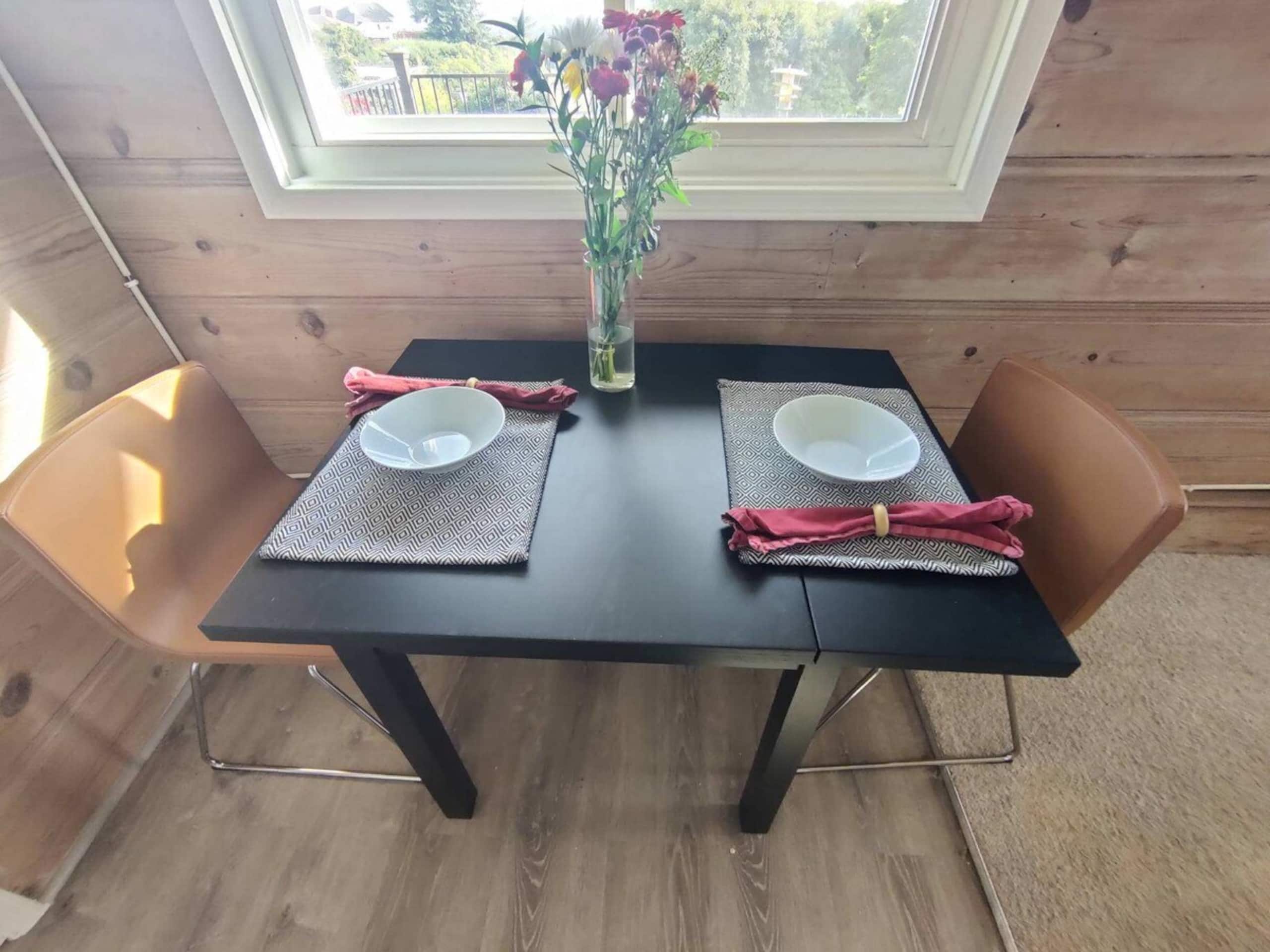 Sanctuary, beautiful views, private studio, decks - Photo 8