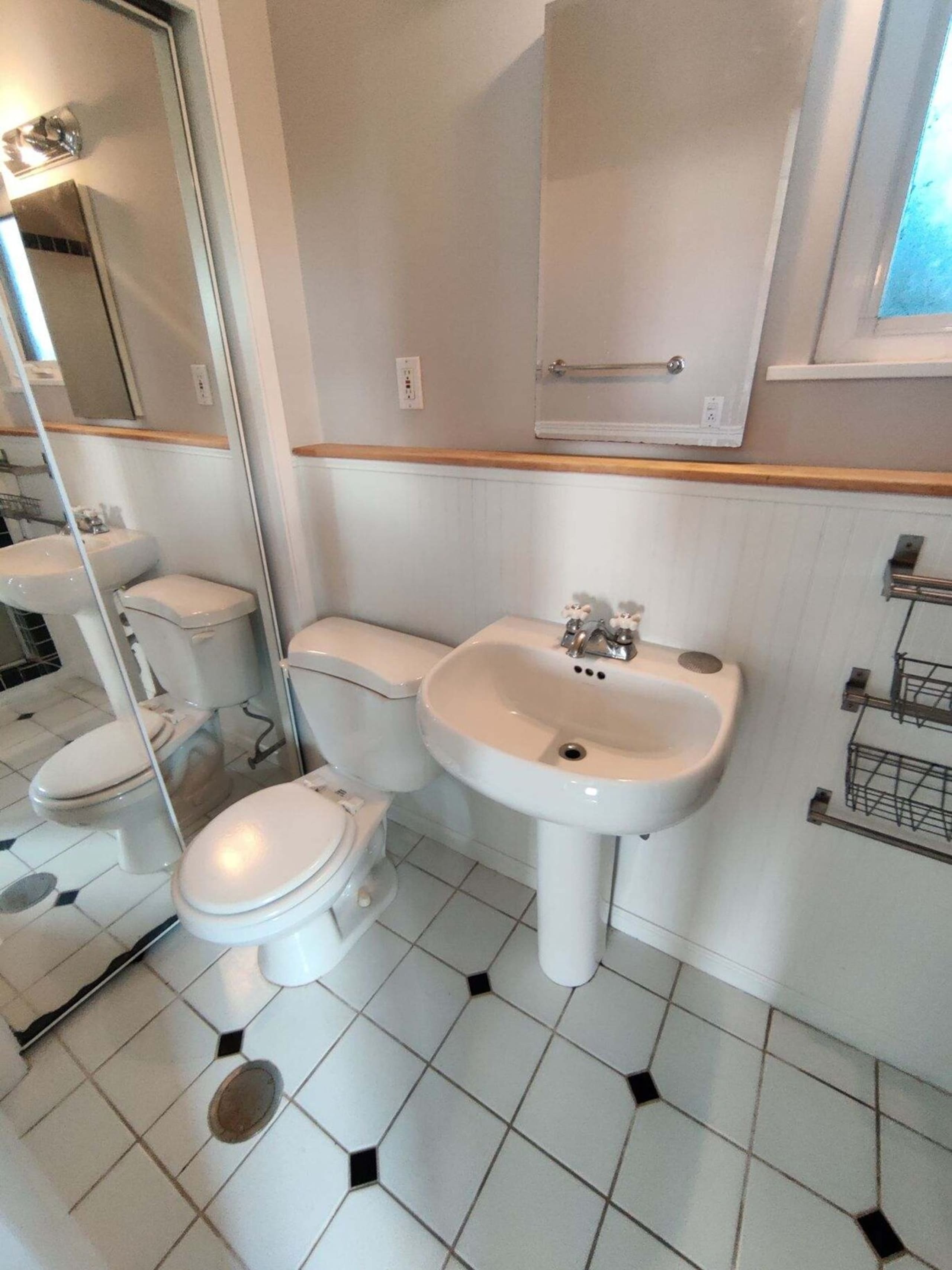 Sanctuary, beautiful views, private studio, decks - Photo 10