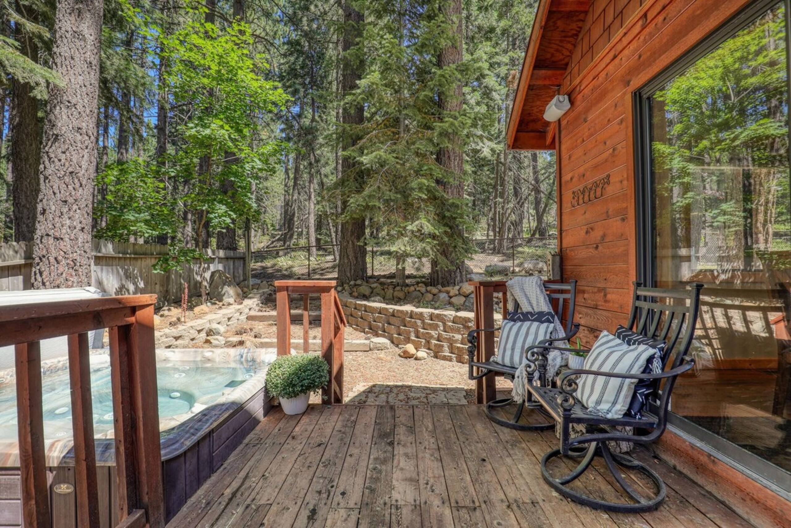 Cozy Cabin Relaxing Hot Tub and Pool Table Fun - Photo 33