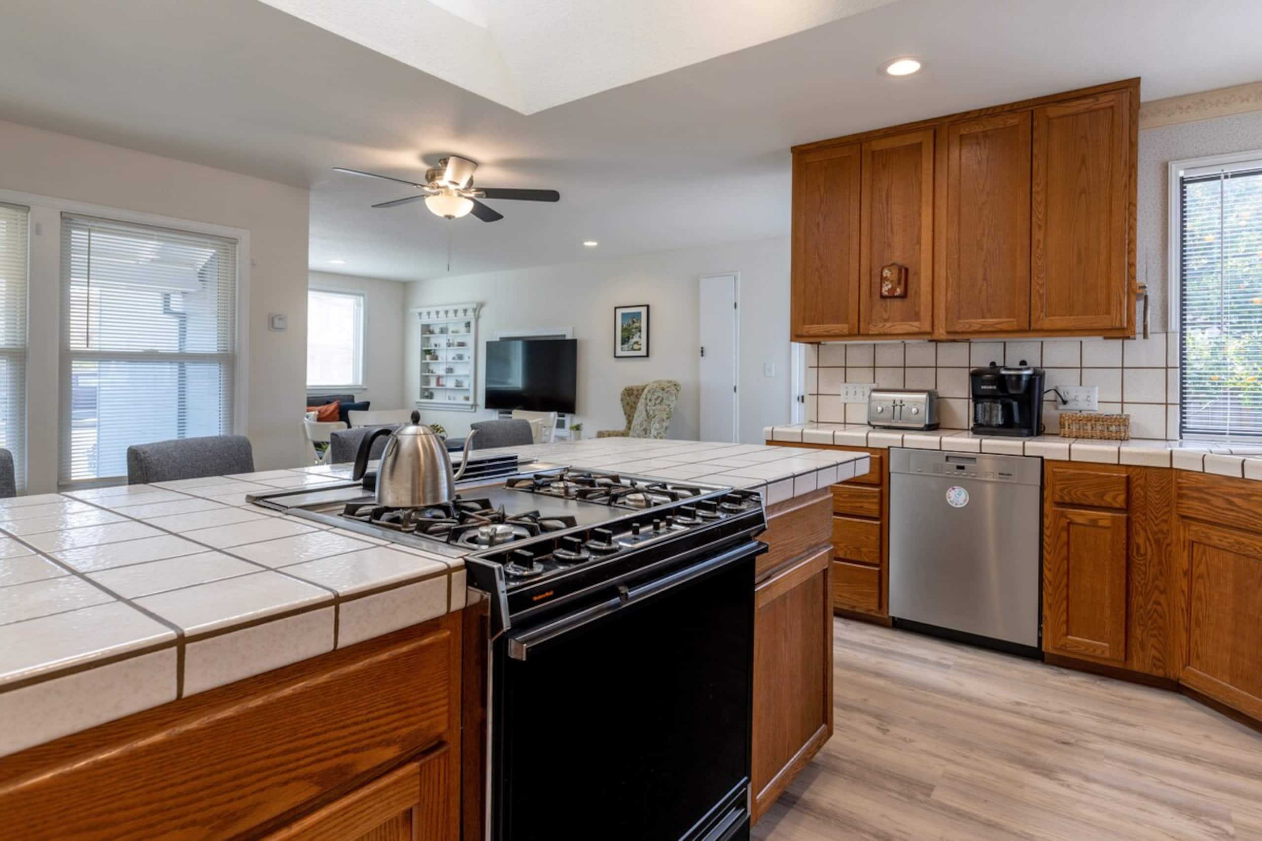 Quaint & Charming 4BR Tranquil Palo Alto Retreat - Photo 13
