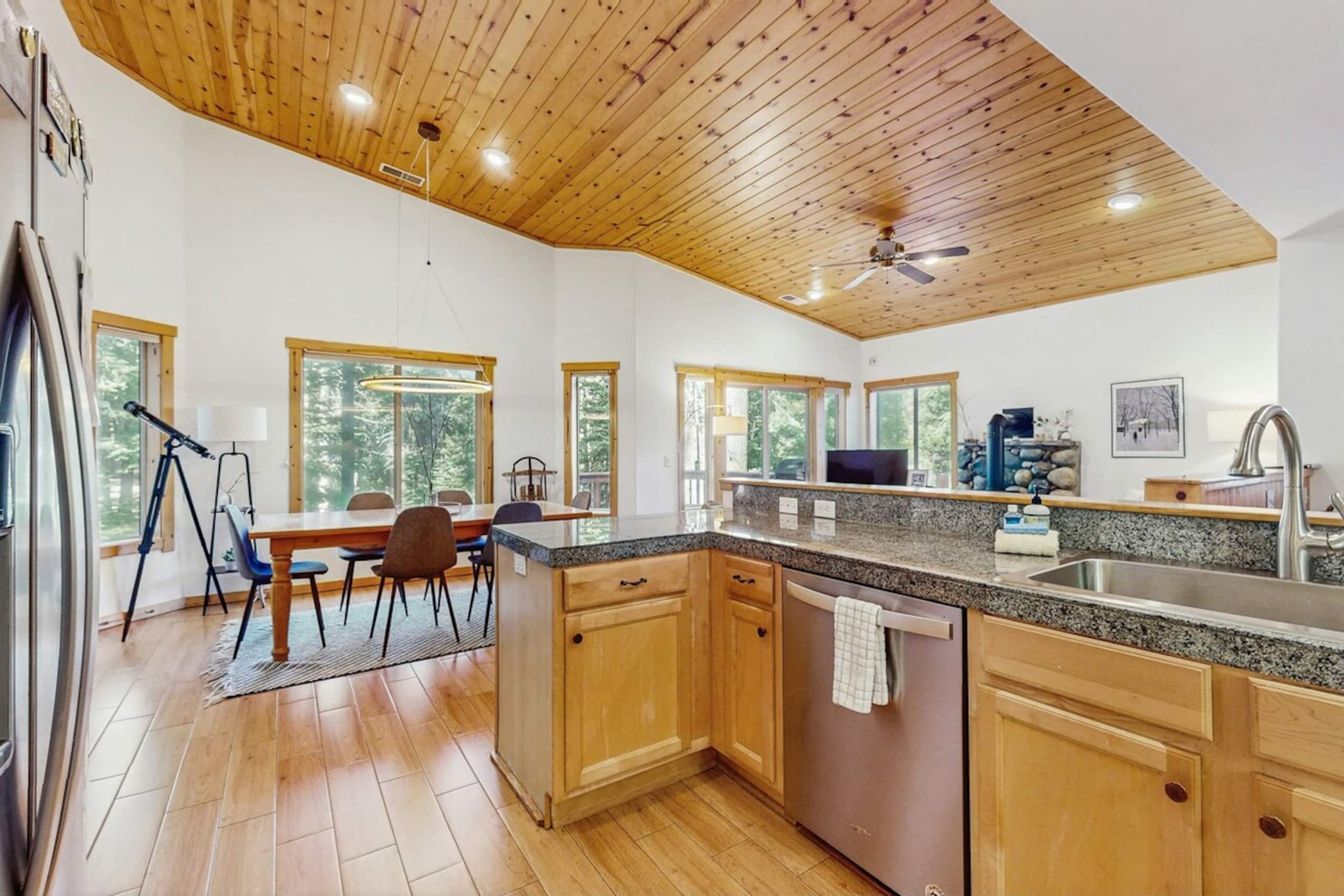 Serene 3BR 2nd-Floor, Balcony, Pool - Photo 11