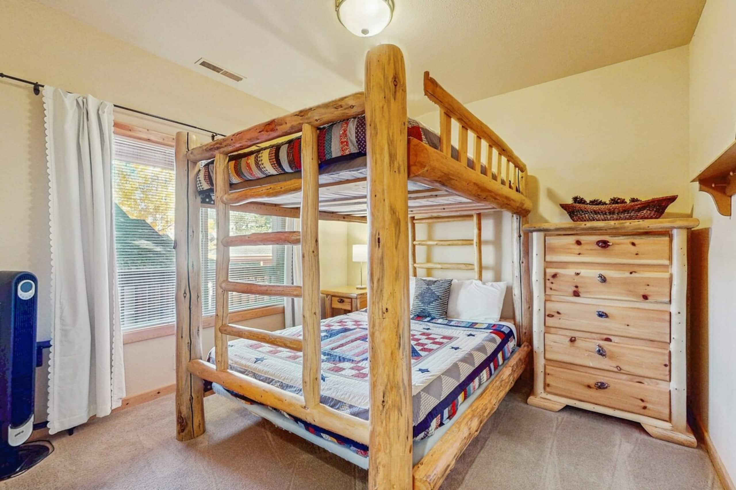 Serene 3BR 2nd-Floor, Balcony, Pool - Photo 14
