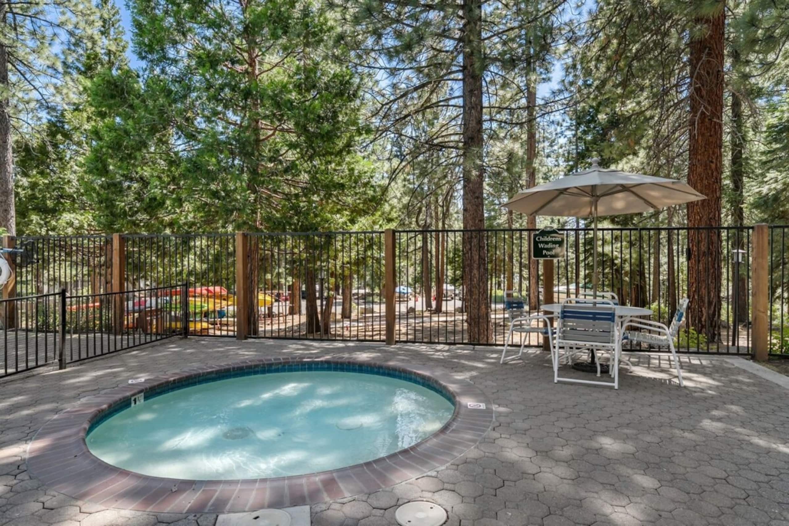 Creekside Chalet, Stay for 6 - Photo 32