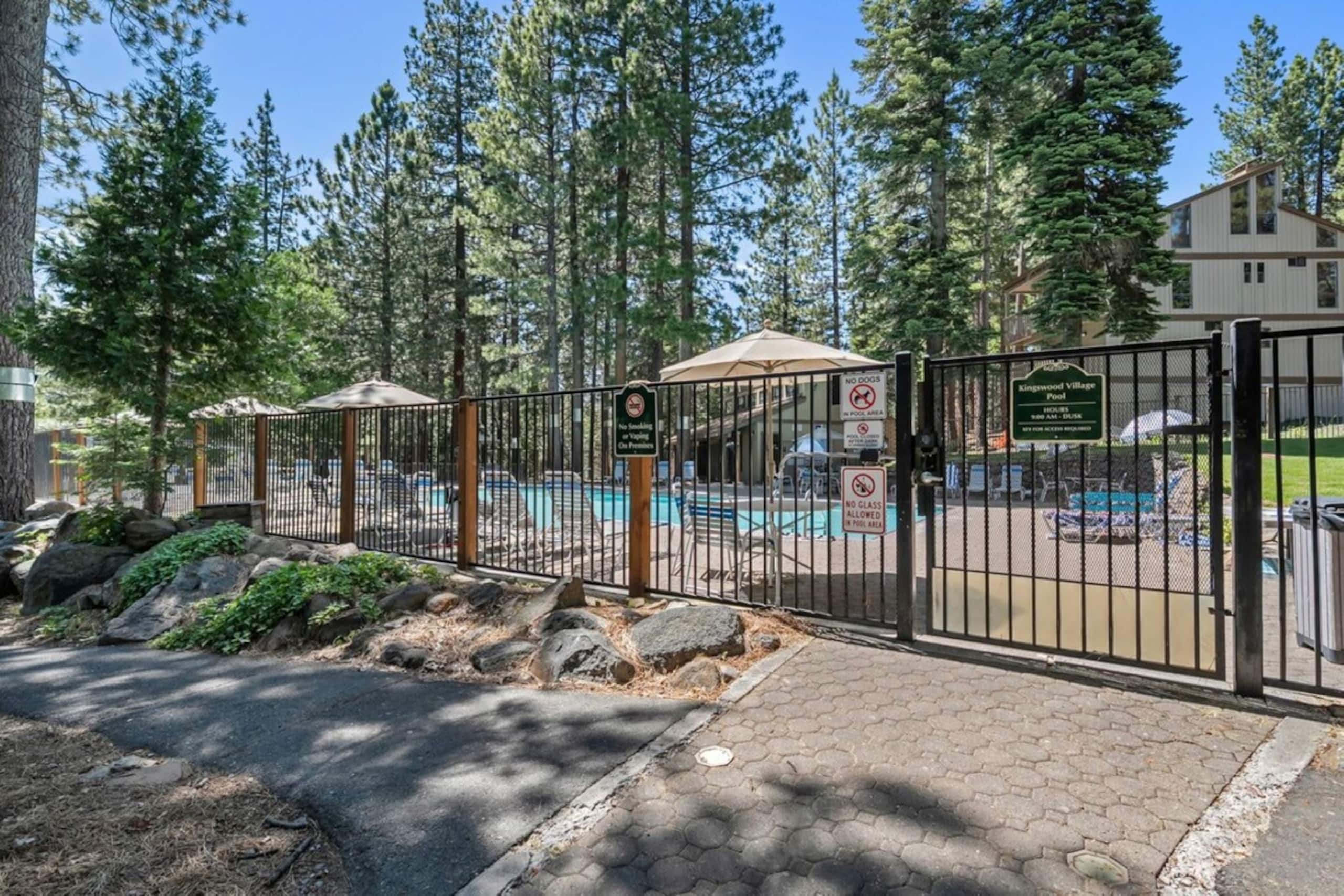 Creekside Chalet, Stay for 6 - Photo 23