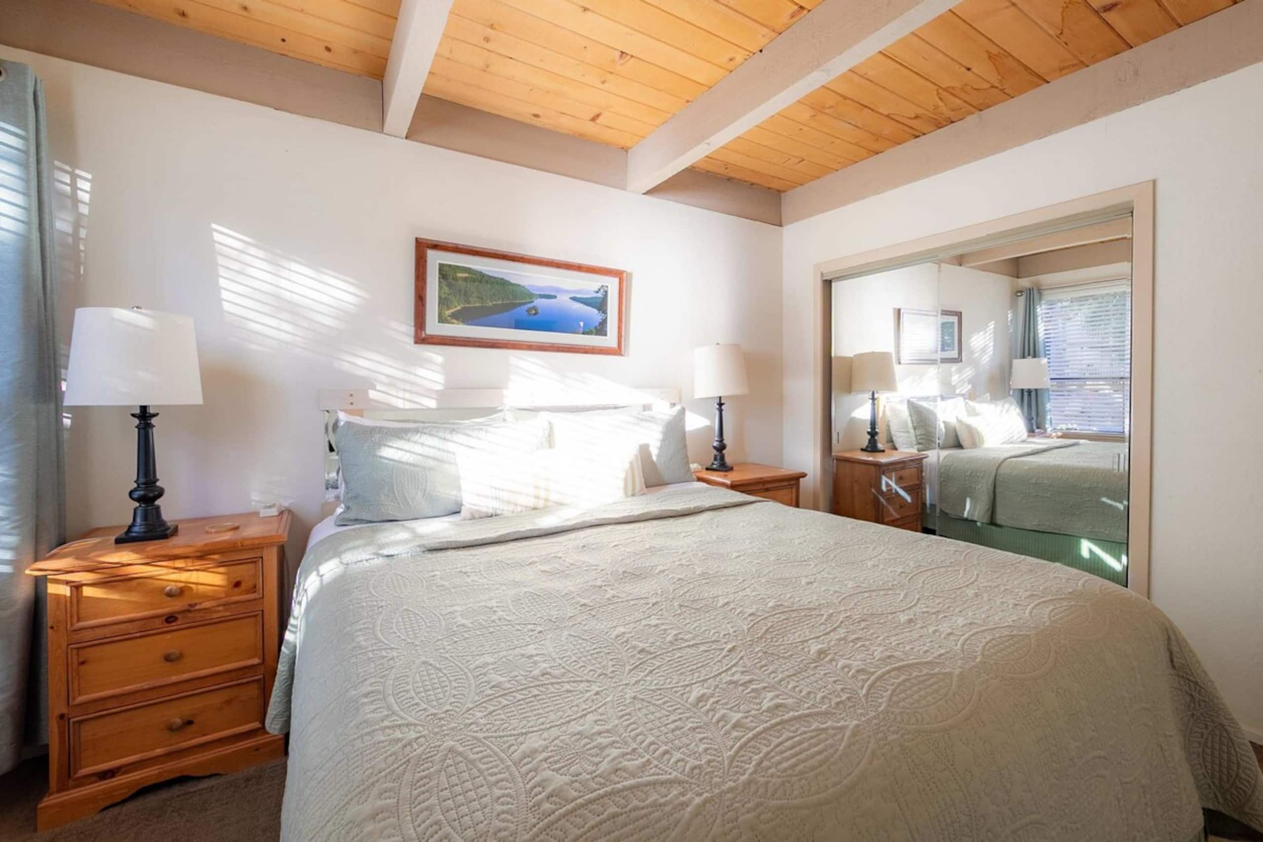 Creekside Chalet, Stay for 6 - Photo 10