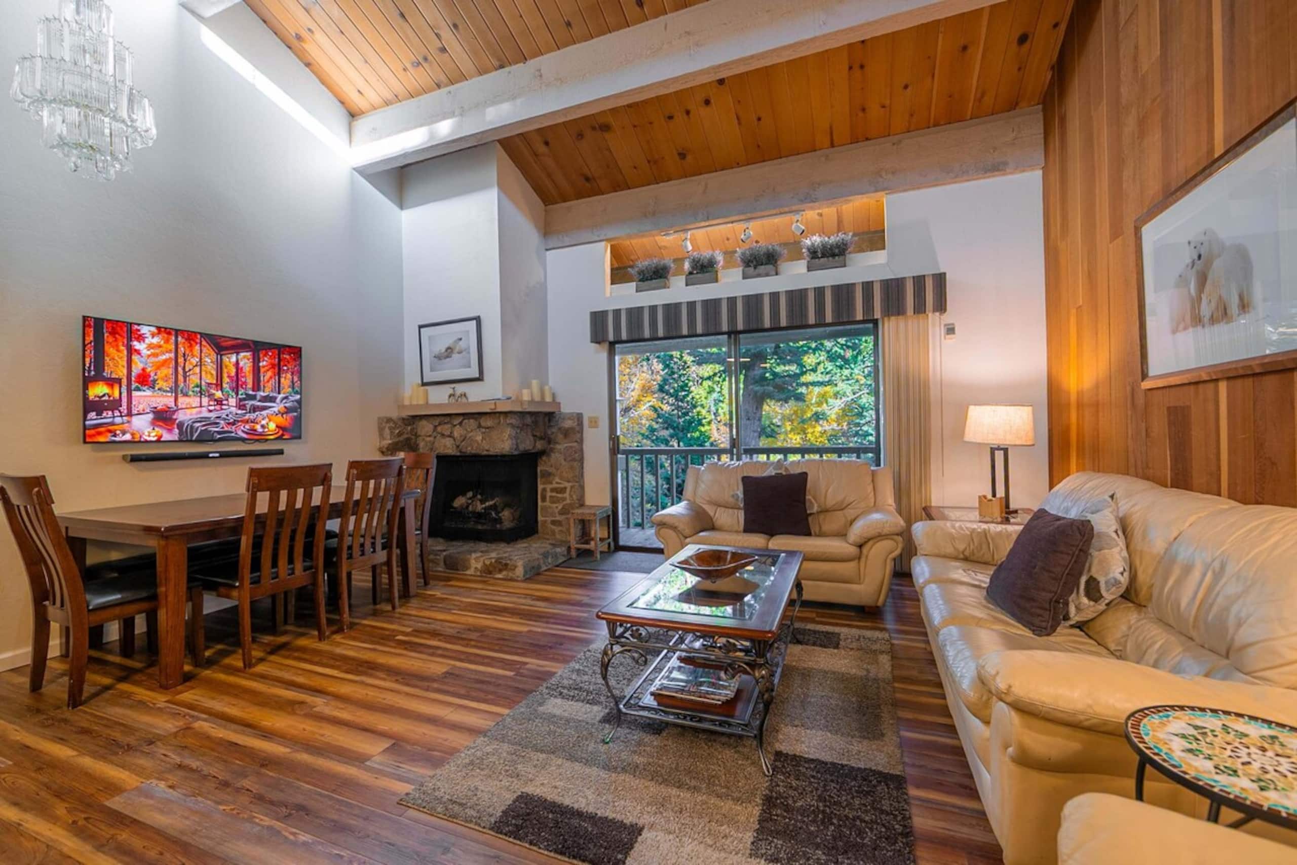 Creekside Chalet, Stay for 6 - Photo 6