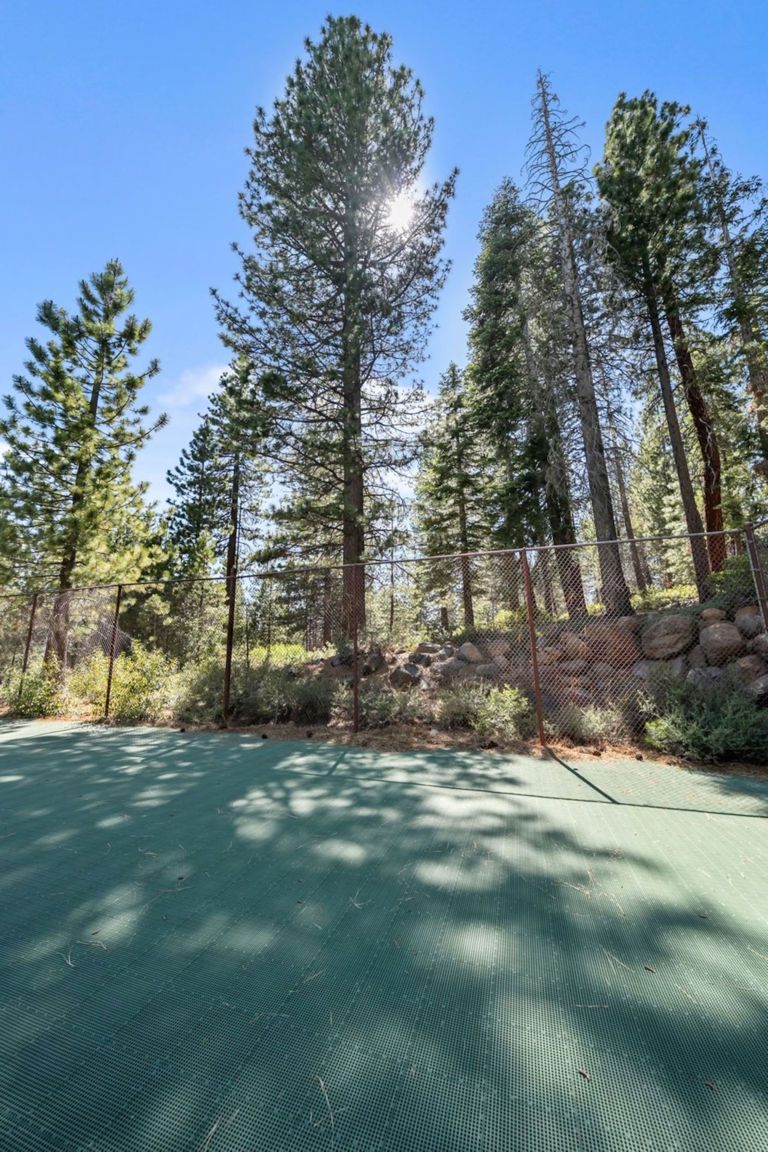 Creekside Chalet, Stay for 6 - Photo 46