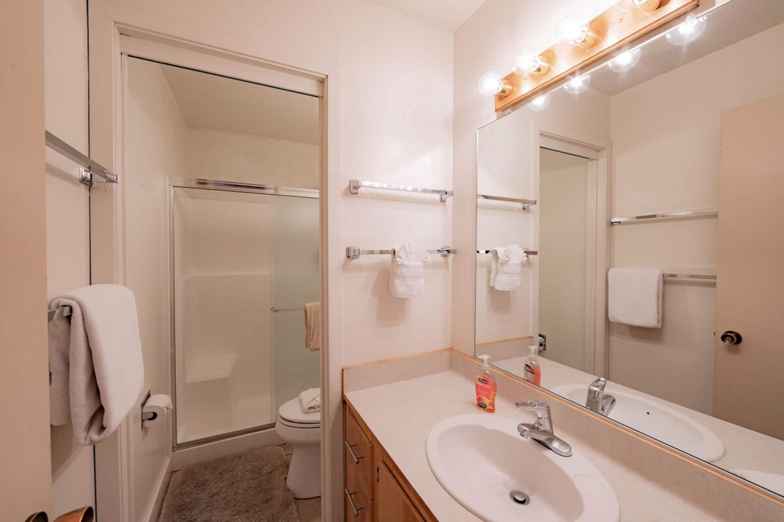 Creekside Chalet, Stay for 6 - Photo 19
