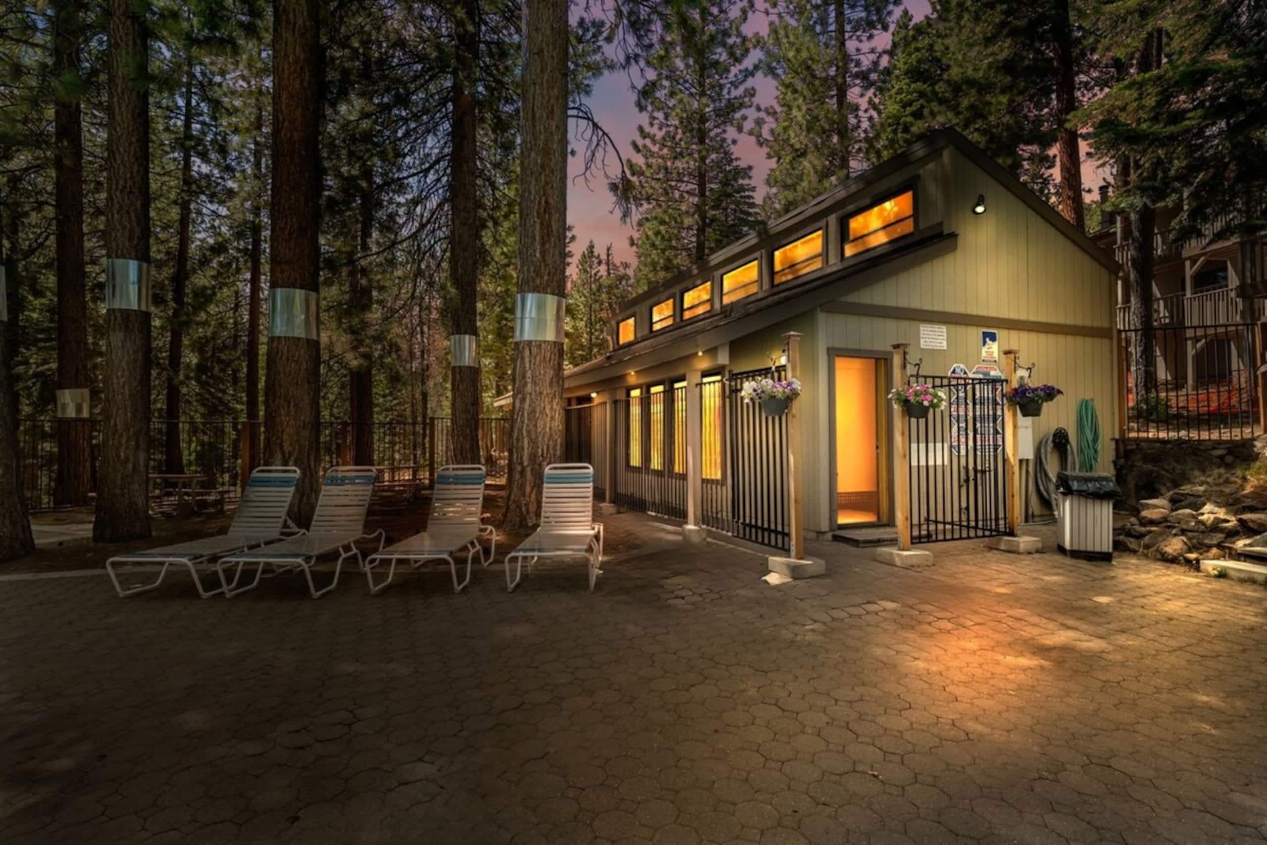 Creekside Chalet, Stay for 6 - Photo 26