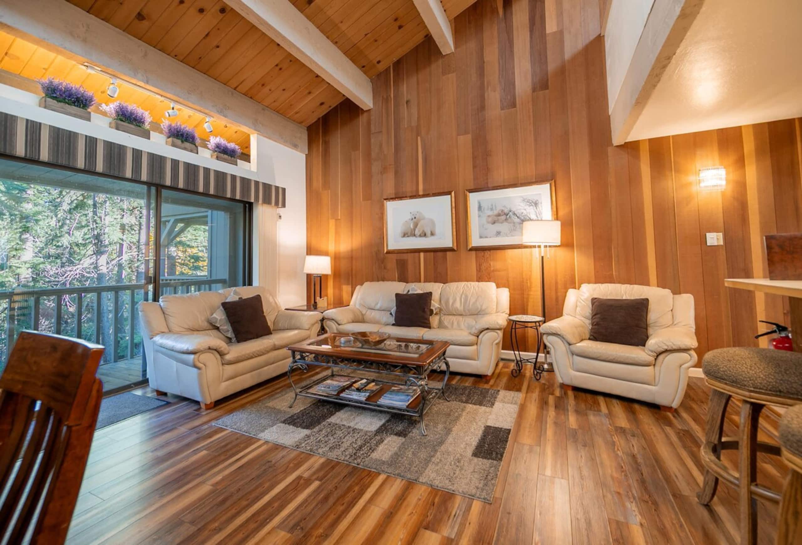 Creekside Chalet, Stay for 6 - Photo 3