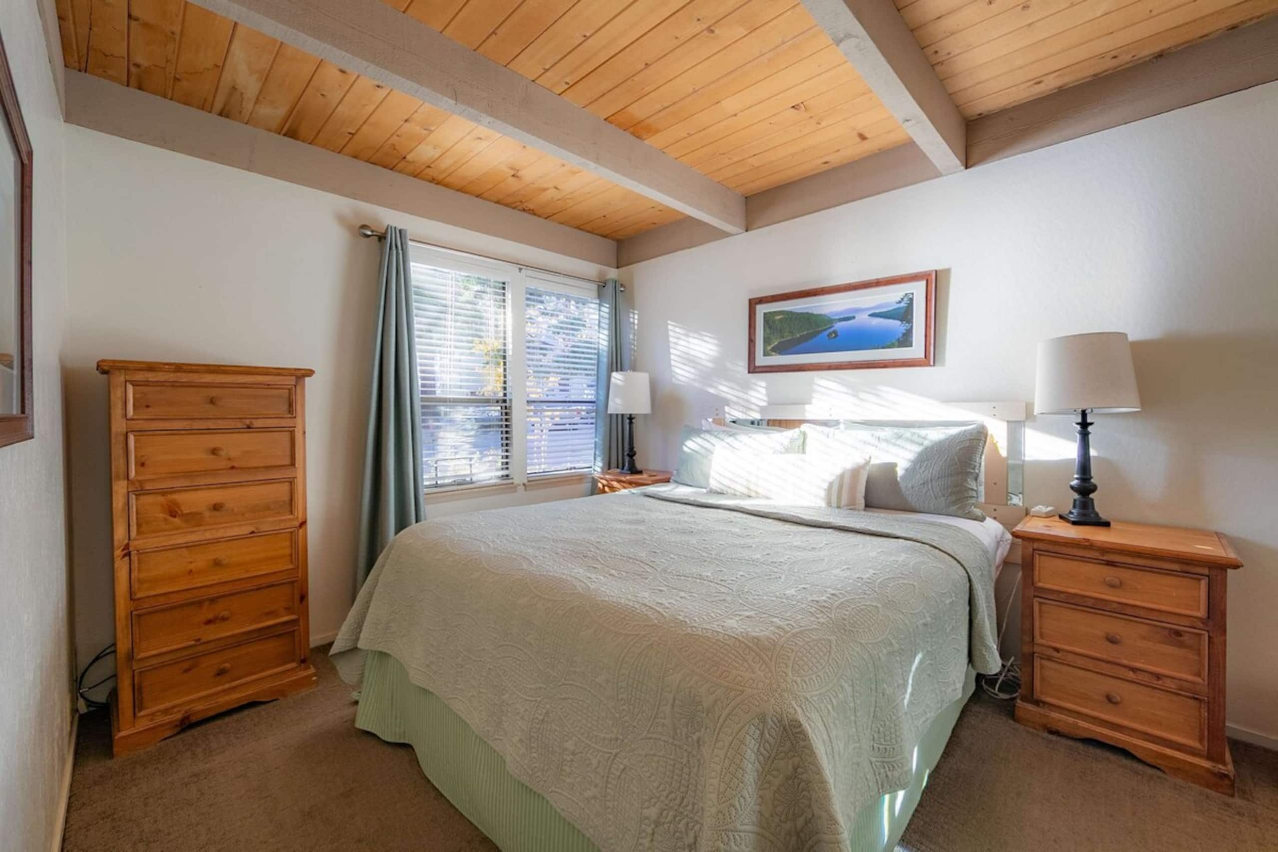 Creekside Chalet, Stay for 6 - Photo 9
