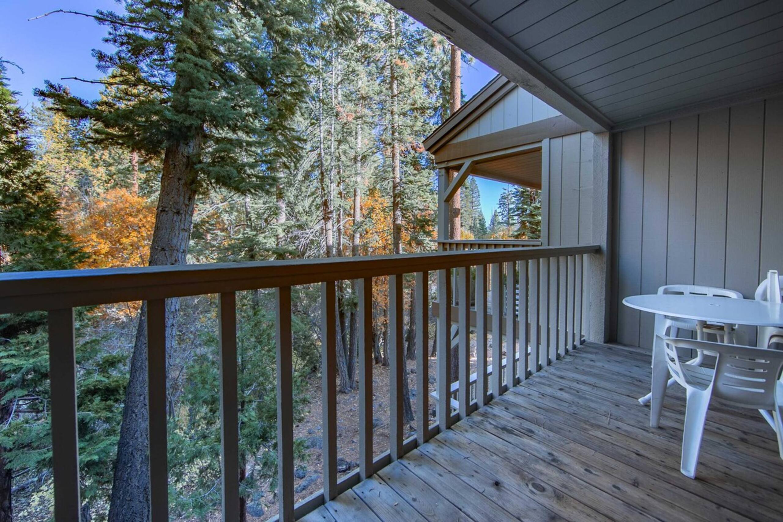 Creekside Chalet, Stay for 6 - Photo 18