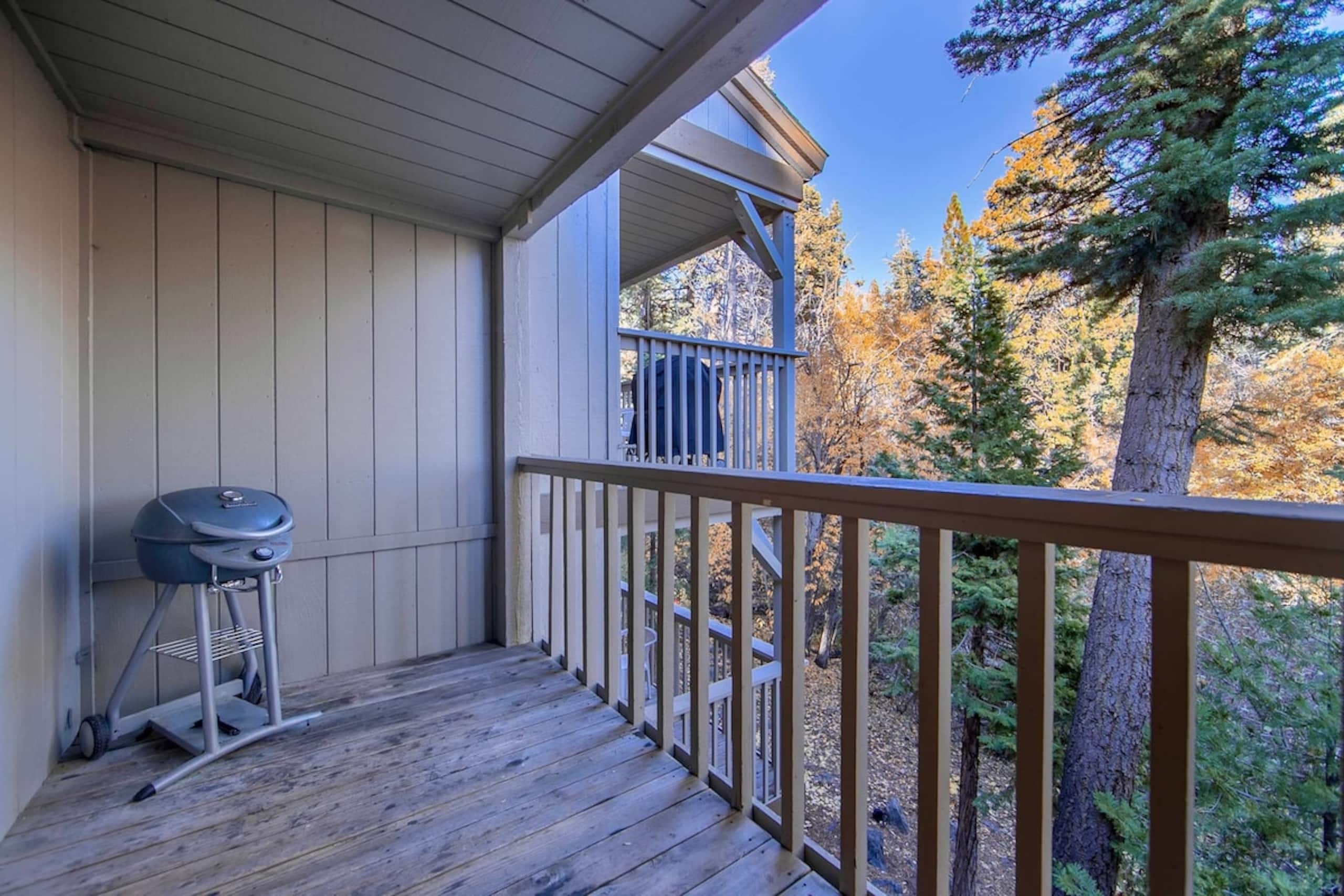 Creekside Chalet, Stay for 6 - Photo 2