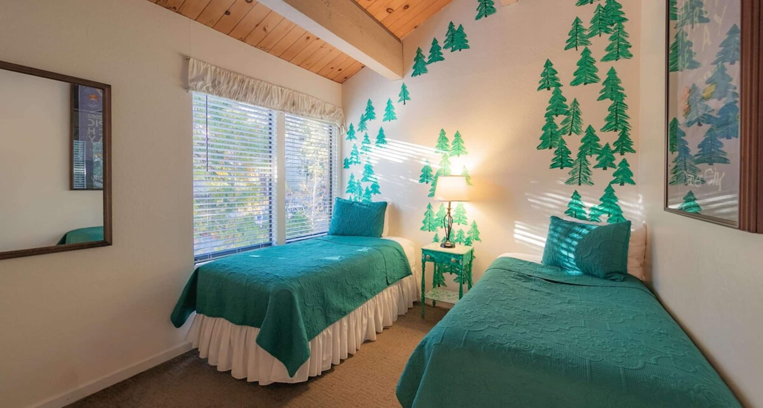 Creekside Chalet, Stay for 6 - Photo 20