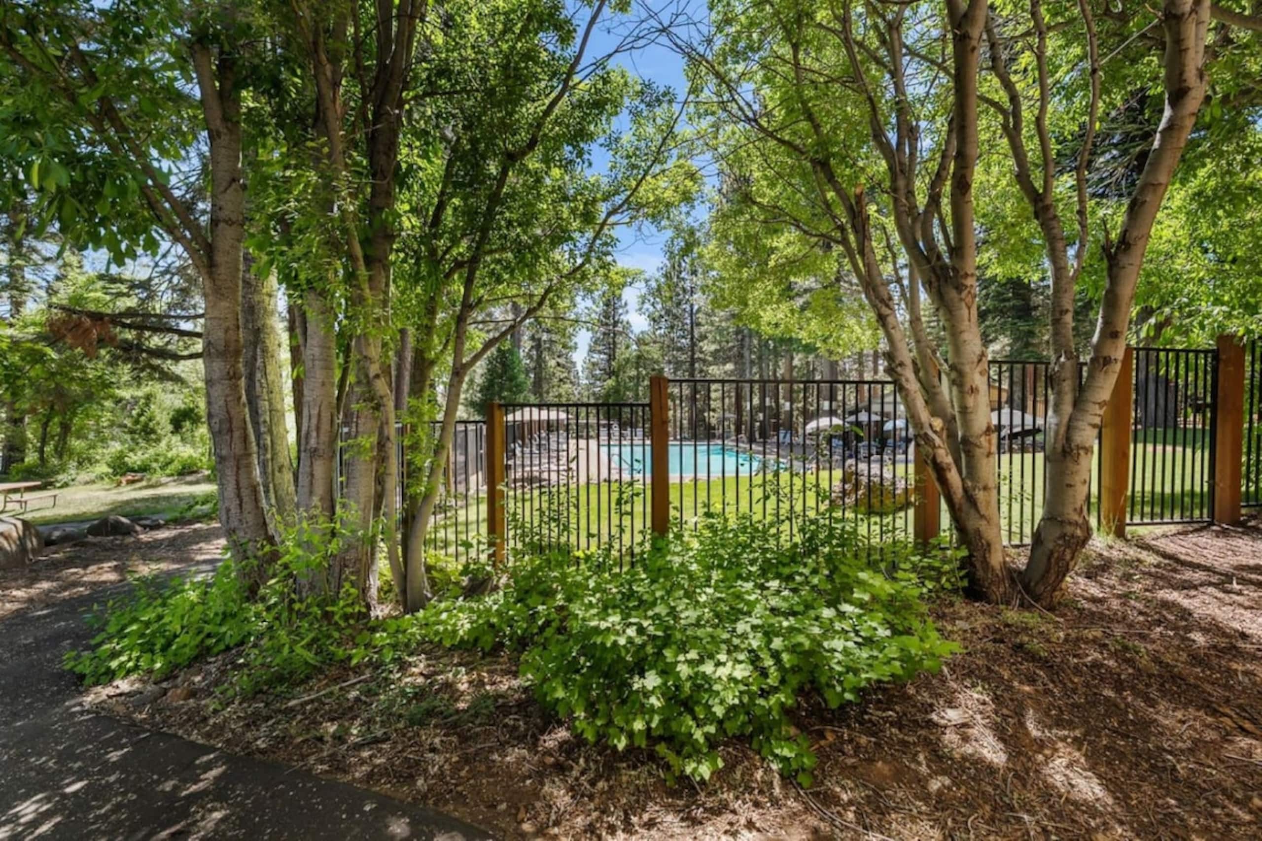 Creekside Chalet, Stay for 6 - Photo 28