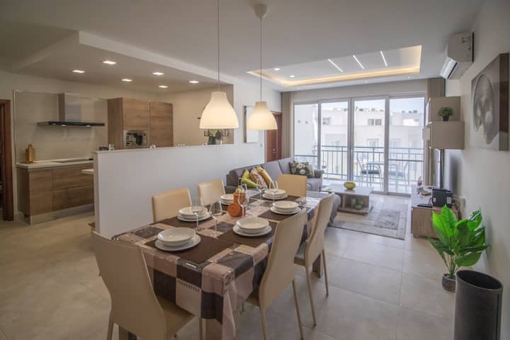 Bright 3 Bedroom With Terrace And Pool Gz-mave1-1 - Malte