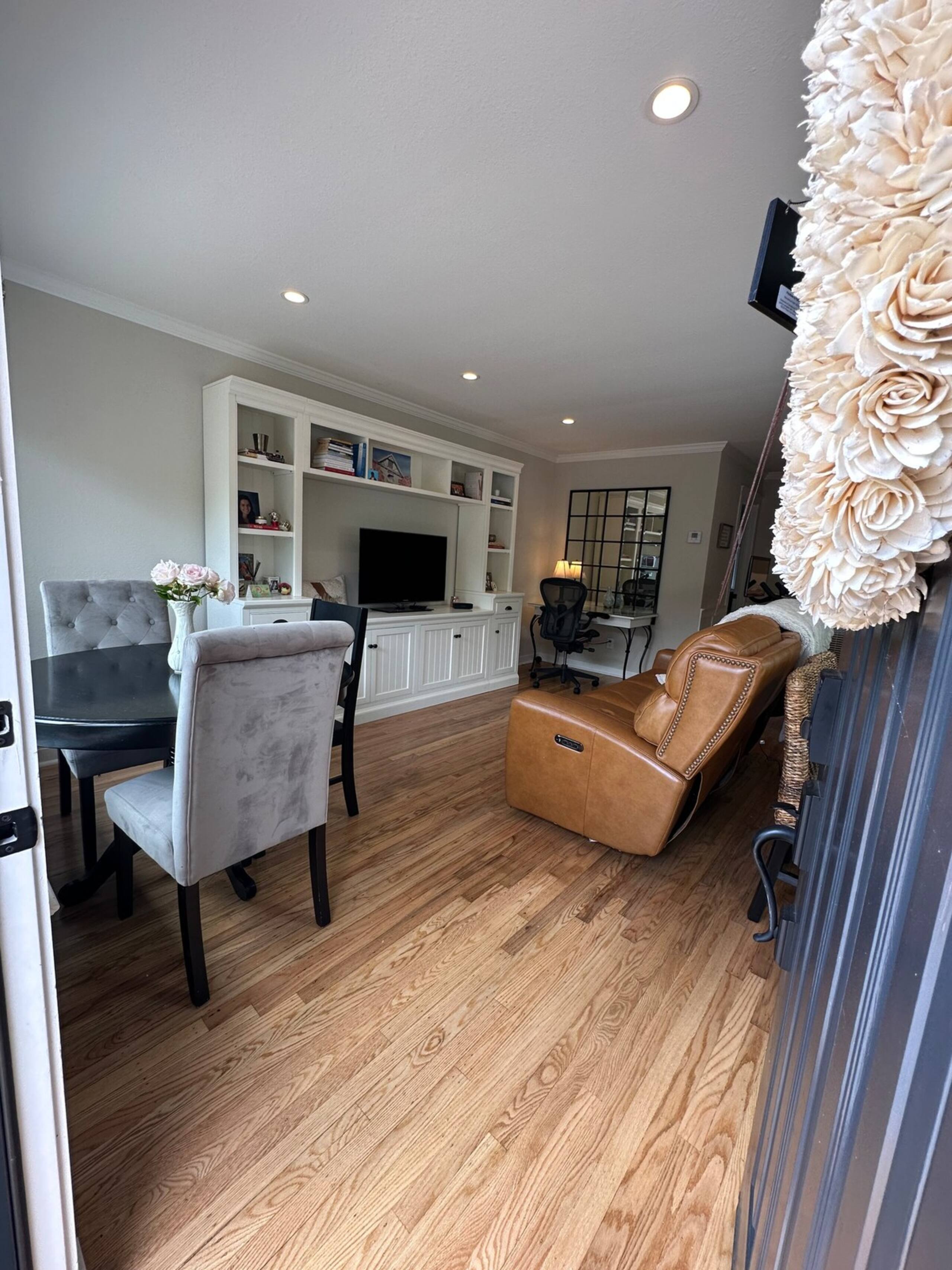 Cozy 2 Bedroom Home, Dog Friendly, w/Private Yard - Photo 3