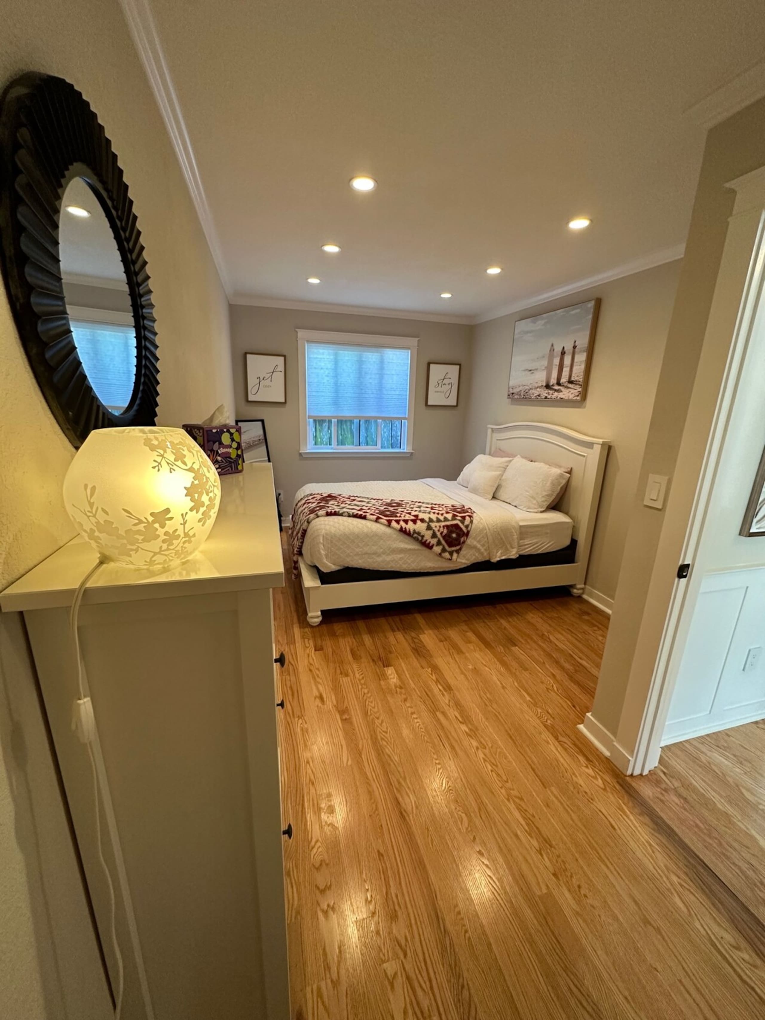 Cozy 2 Bedroom Home, Dog Friendly, w/Private Yard - Photo 7