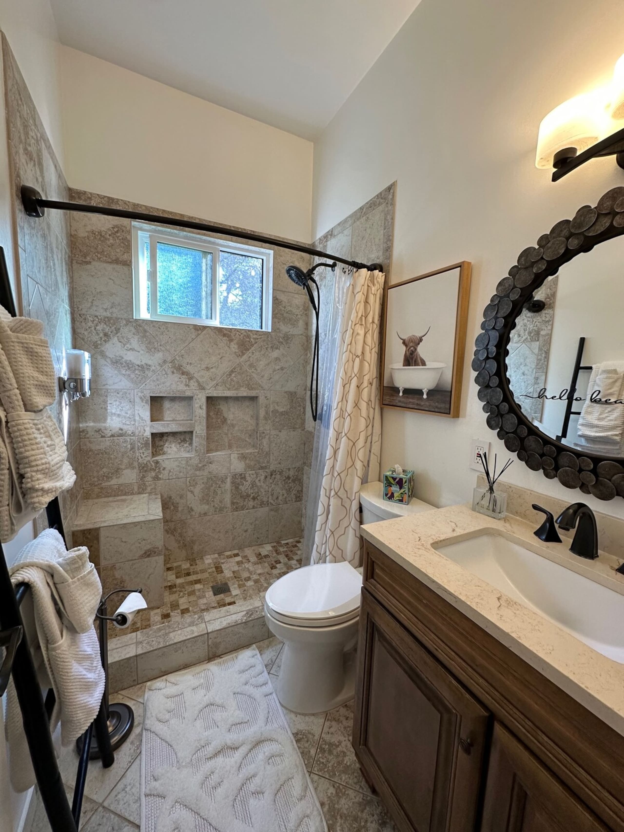 Cozy 2 Bedroom Home, Dog Friendly, w/Private Yard - Photo 9