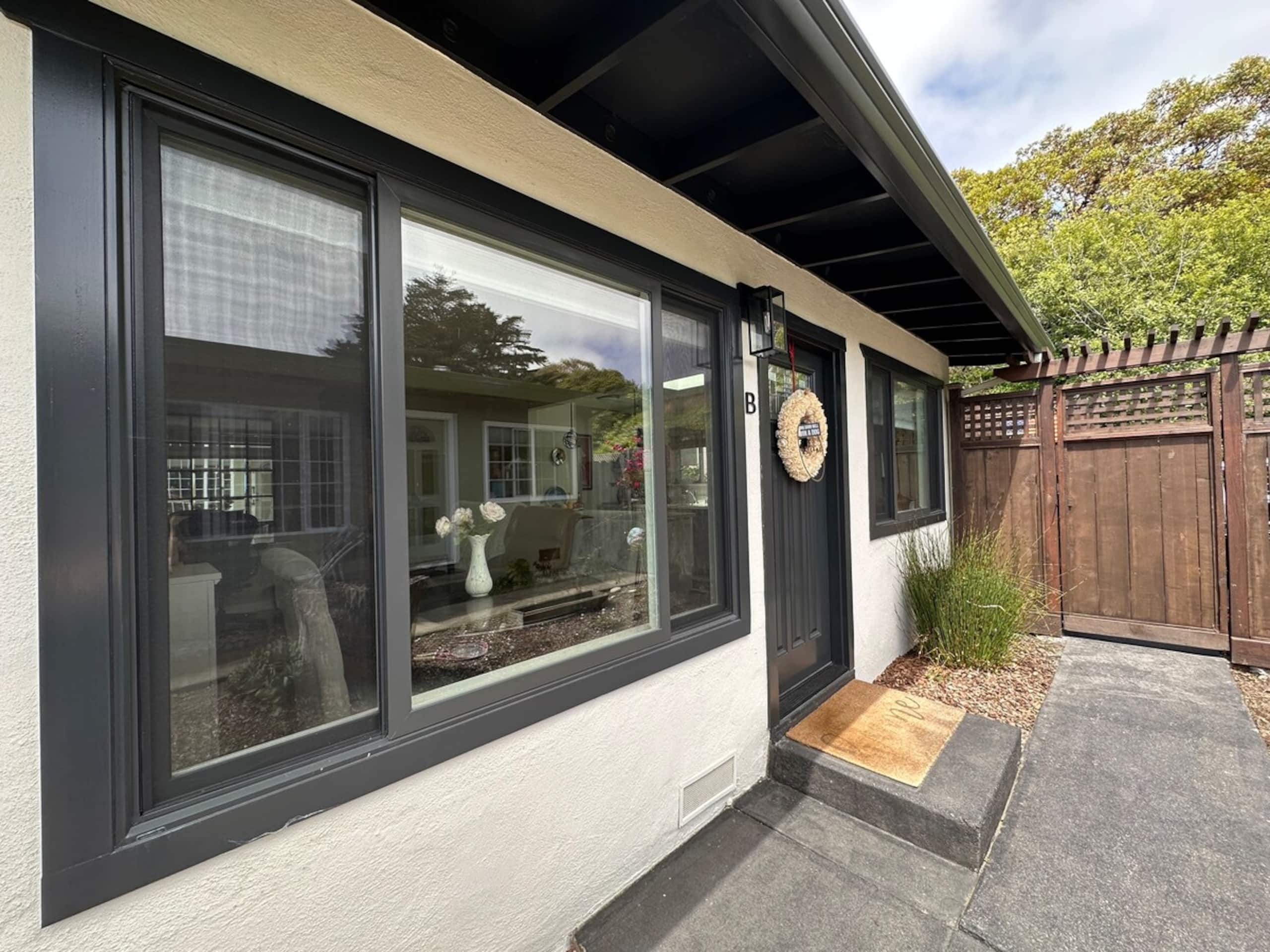 Cozy 2 Bedroom Home, Dog Friendly, w/Private Yard - Photo 1