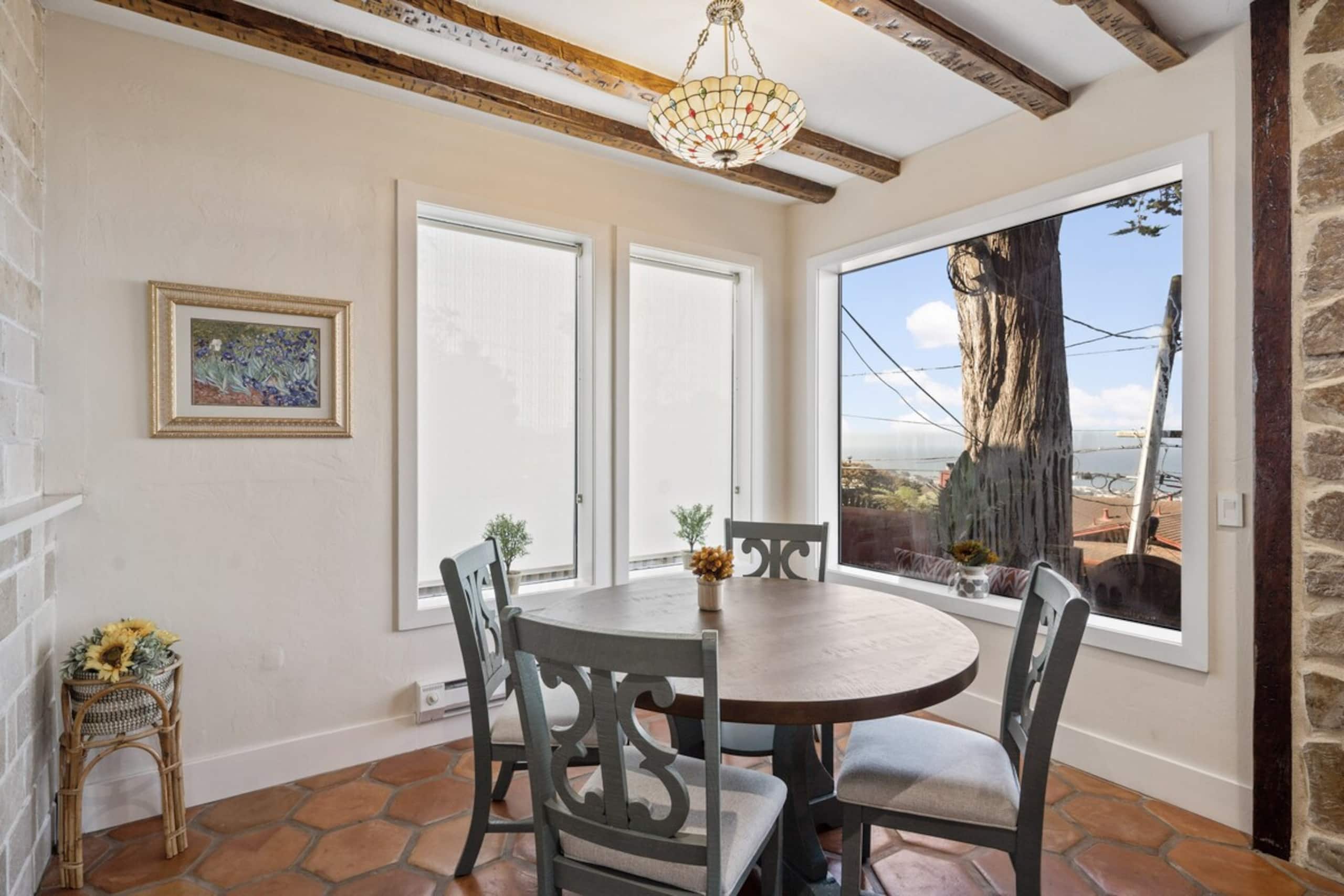 Stylish 3BR Pacifica Home, Stunning Ocean View - Photo 18