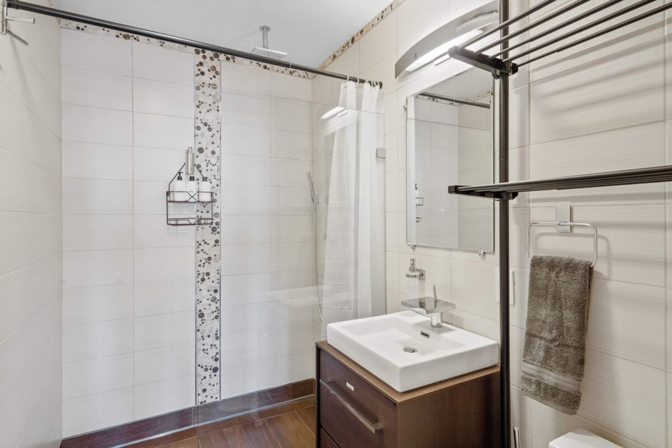 Stylish 3BR Pacifica Home, Stunning Ocean View - Photo 31