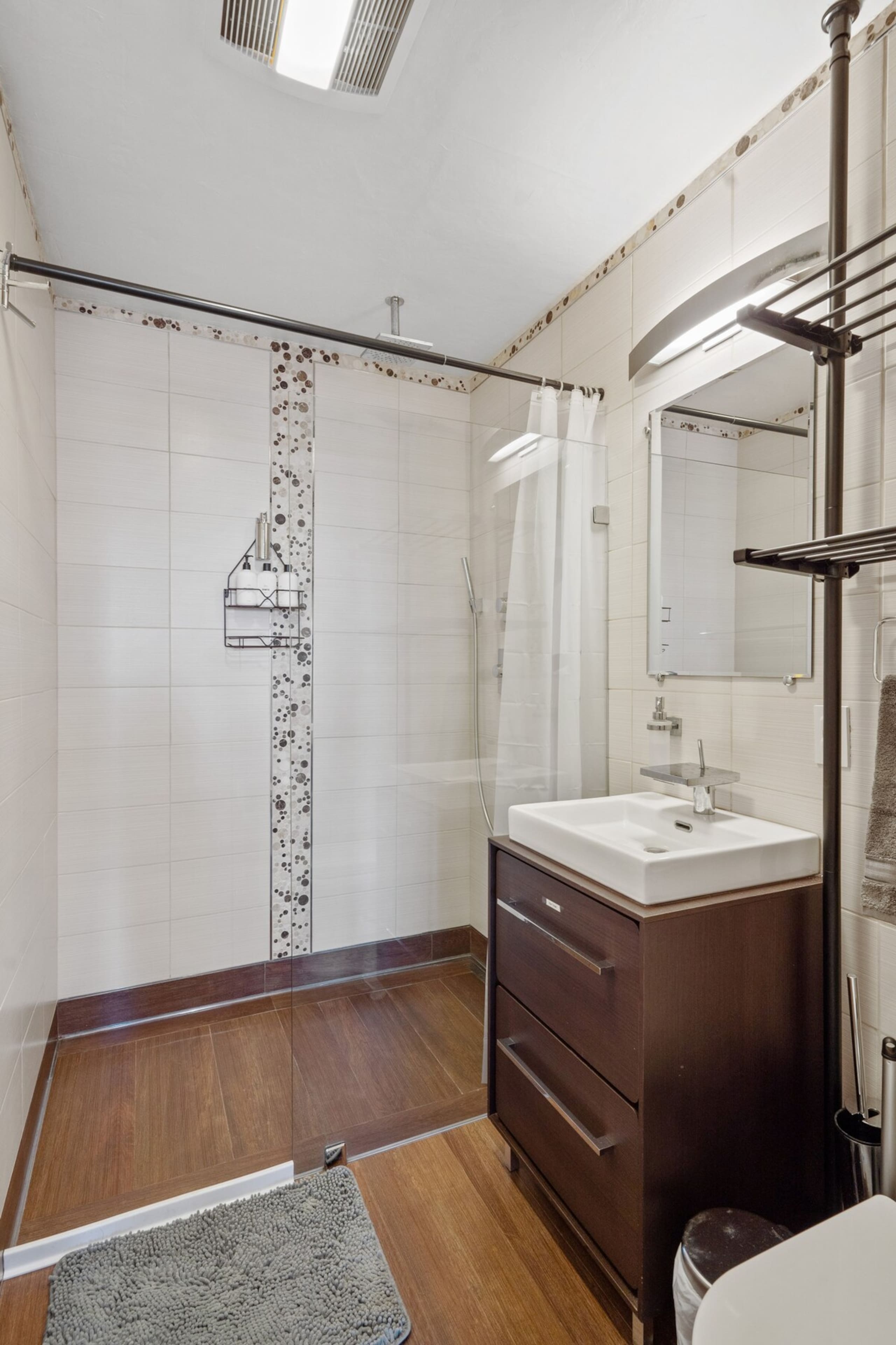 Stylish 3BR Pacifica Home, Stunning Ocean View - Photo 33
