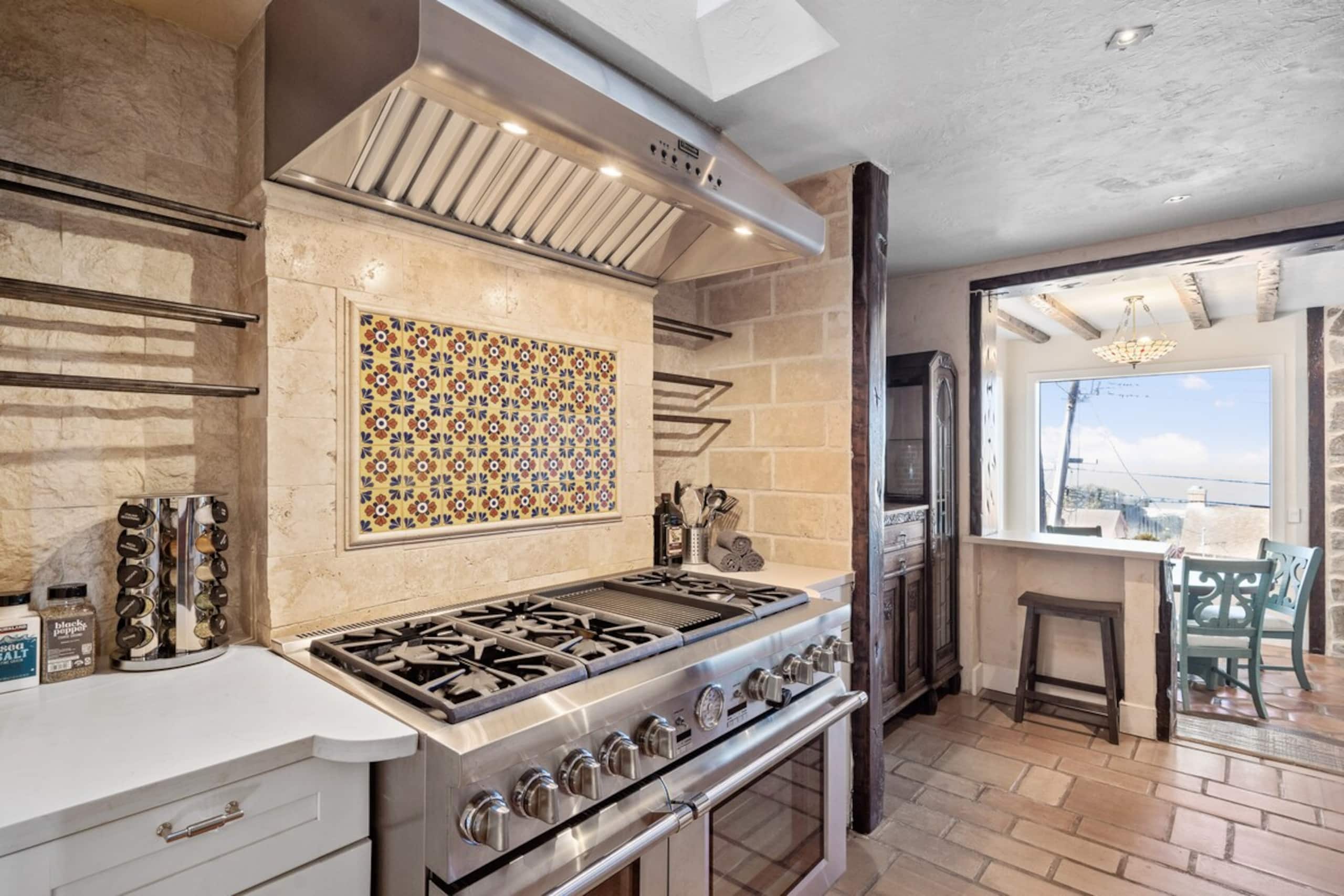 Stylish 3BR Pacifica Home, Stunning Ocean View - Photo 8