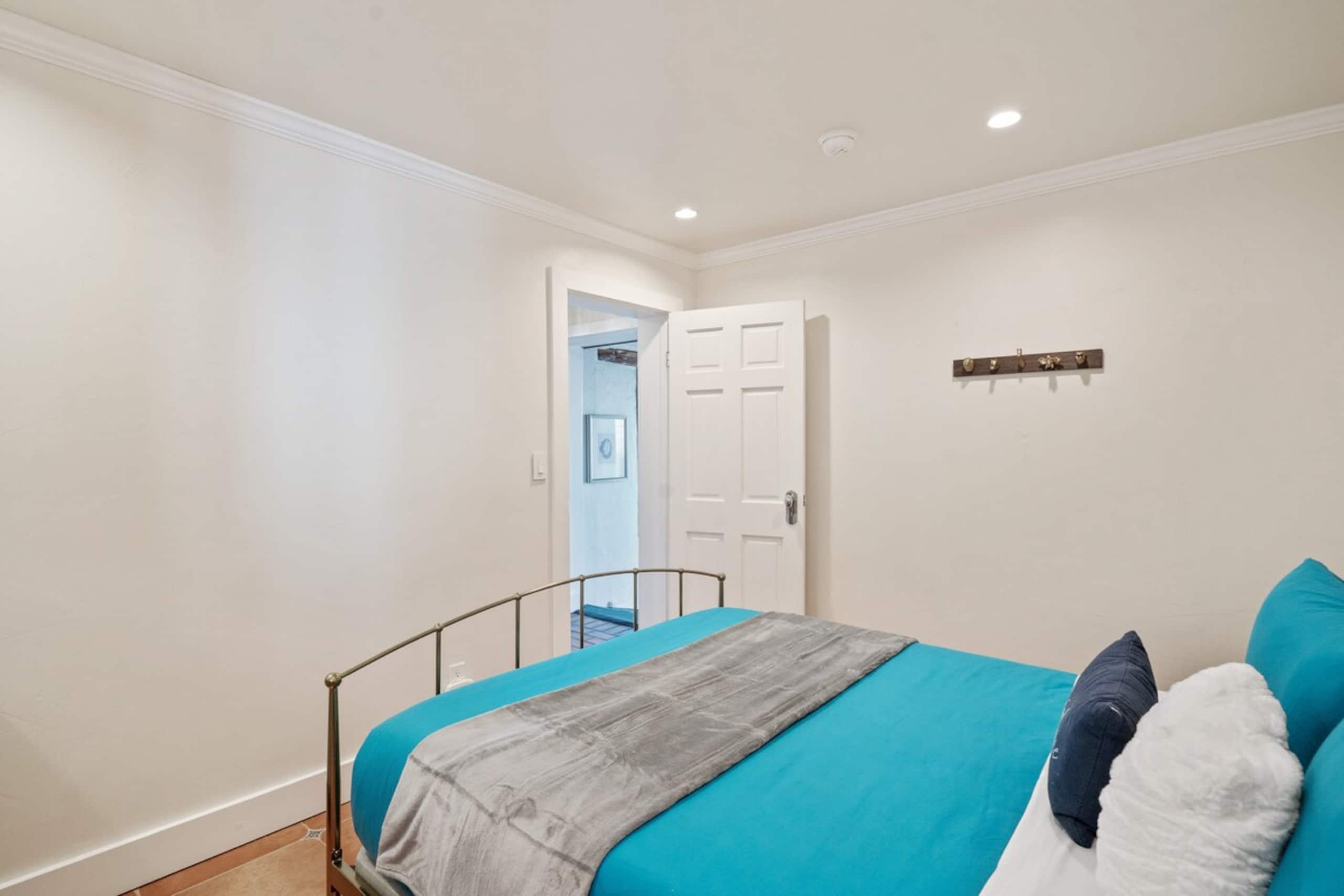 Stylish 3BR Pacifica Home, Stunning Ocean View - Photo 25
