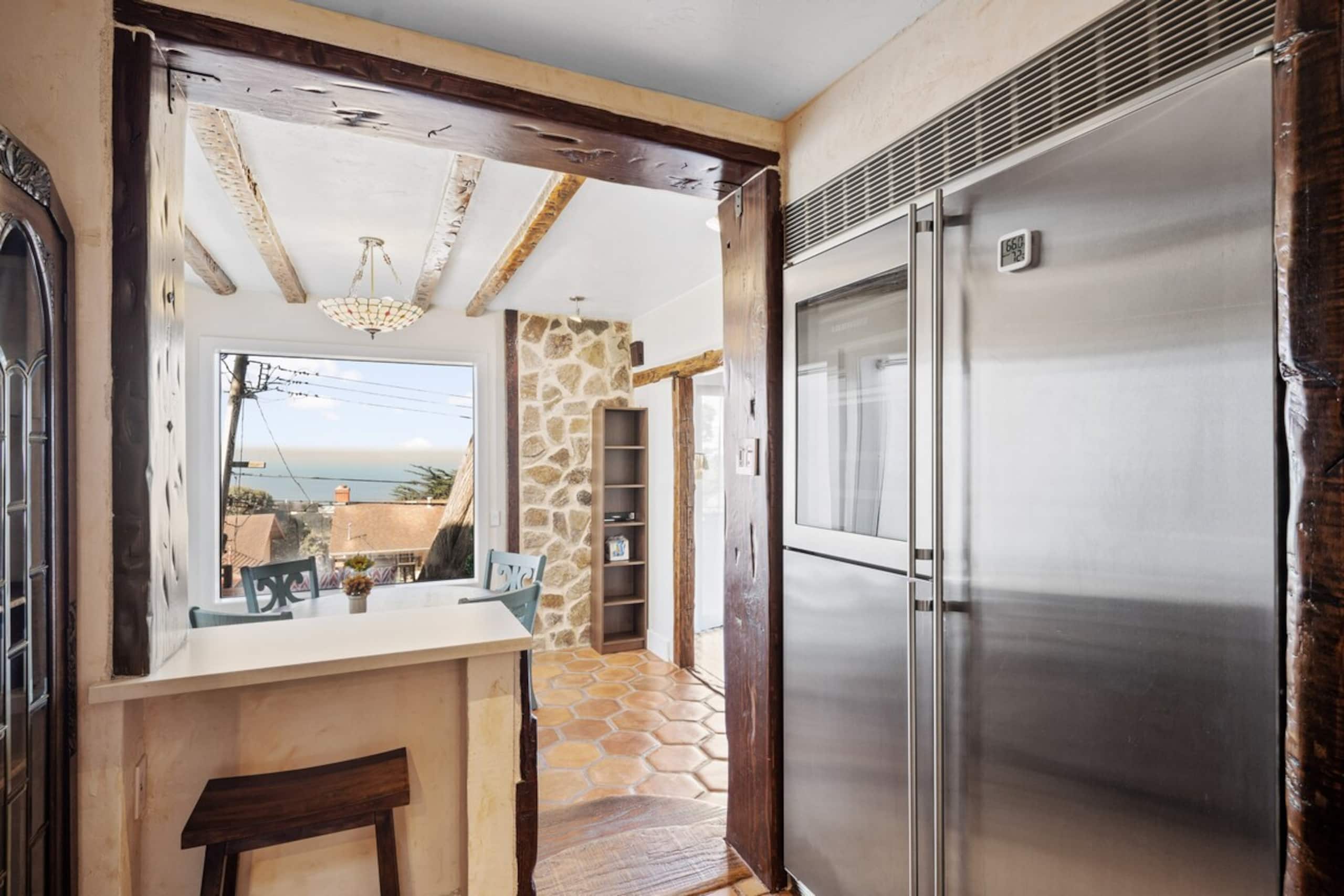 Stylish 3BR Pacifica Home, Stunning Ocean View - Photo 3