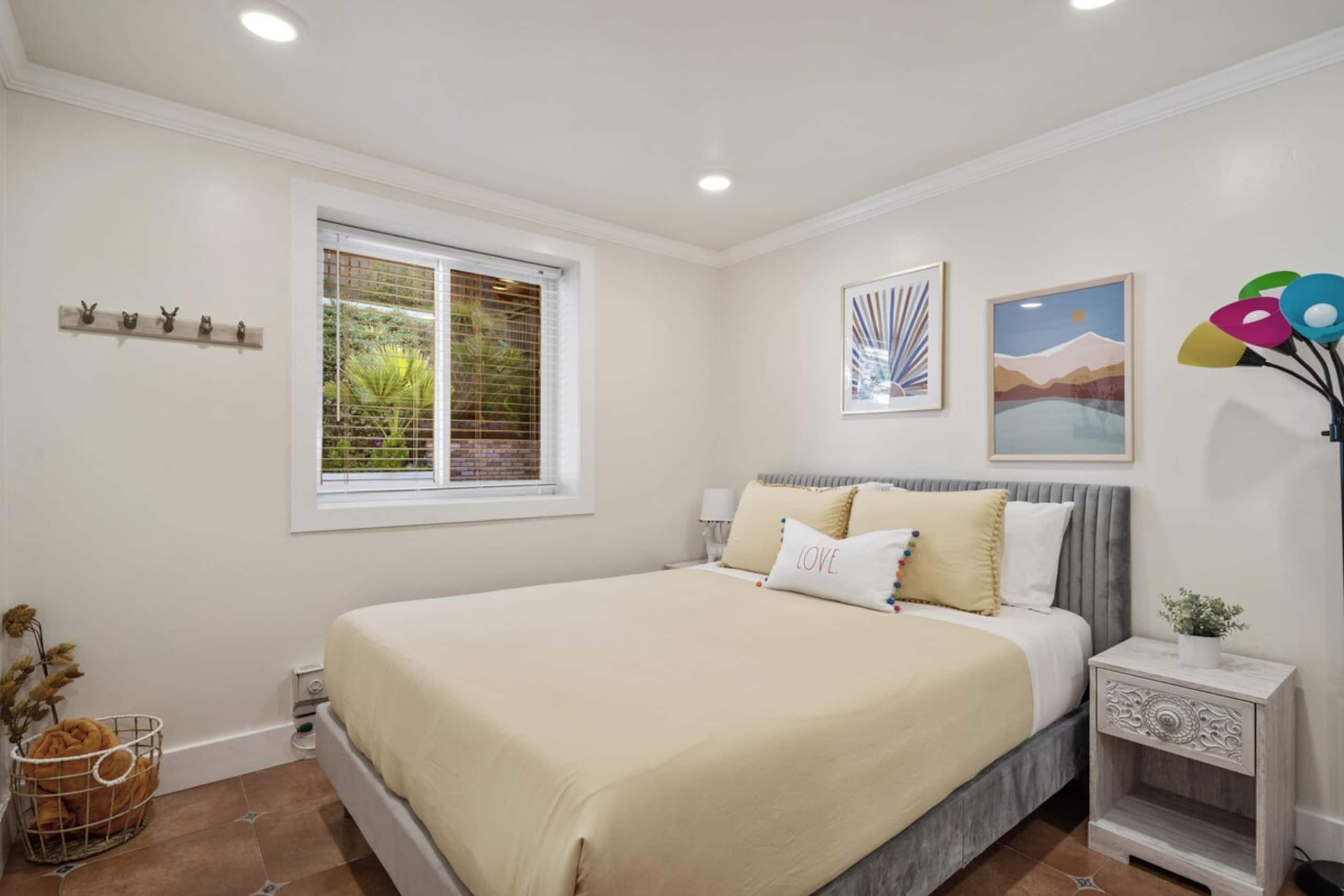 Stylish 3BR Pacifica Home, Stunning Ocean View - Photo 19