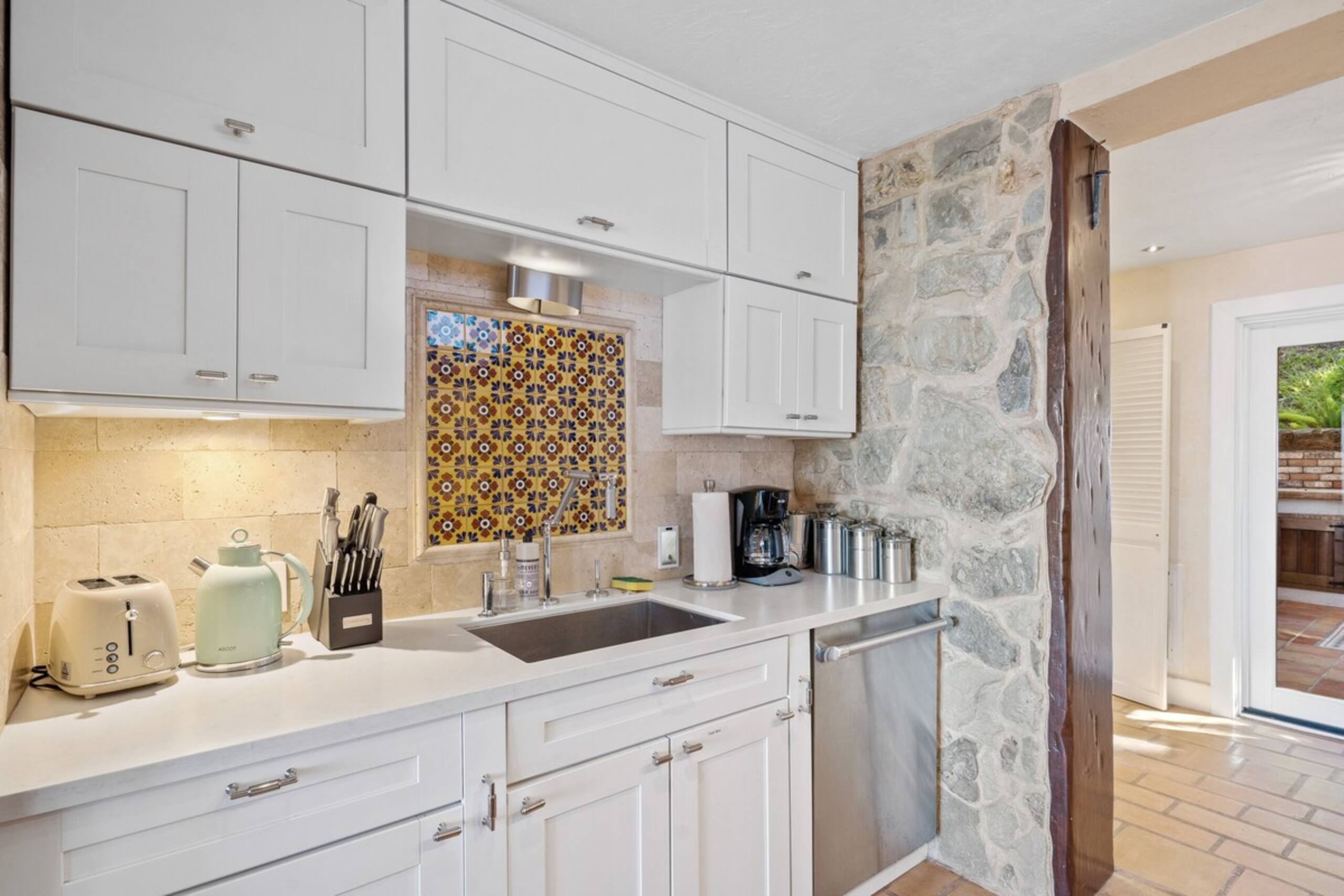 Stylish 3BR Pacifica Home, Stunning Ocean View - Photo 20