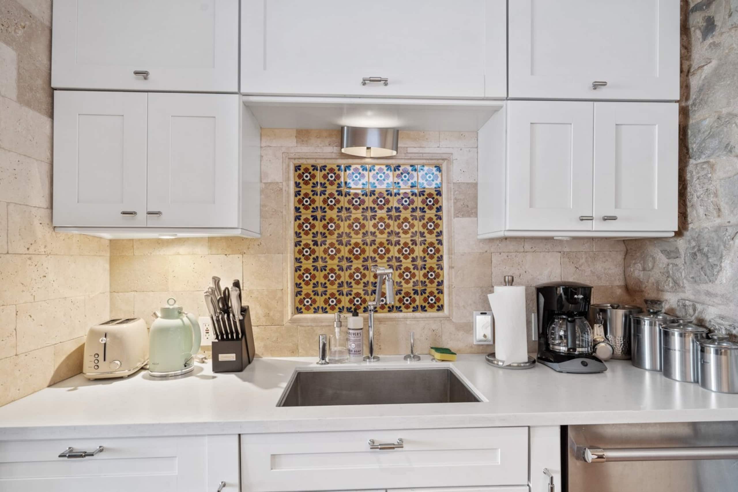 Stylish 3BR Pacifica Home, Stunning Ocean View - Photo 14