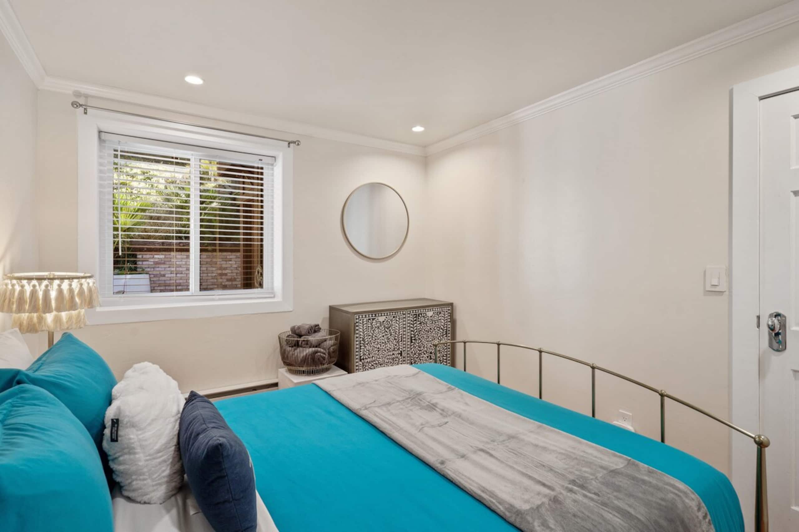 Stylish 3BR Pacifica Home, Stunning Ocean View - Photo 23