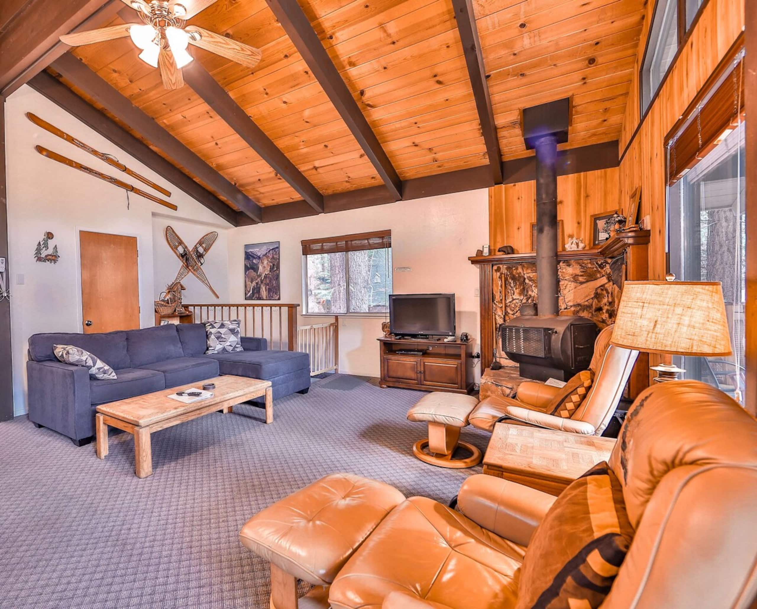 Cherry Hills Cabin - Sleeps 6, No Pets, Family Fun - Photo 11