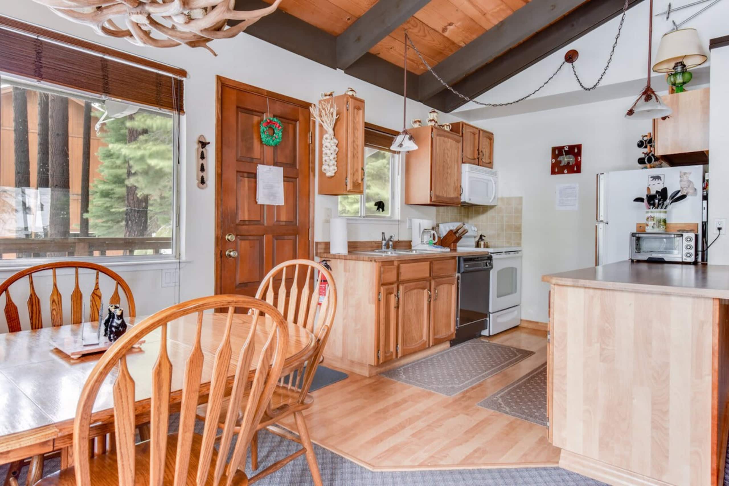 Cherry Hills Cabin - Sleeps 6, No Pets, Family Fun - Photo 10