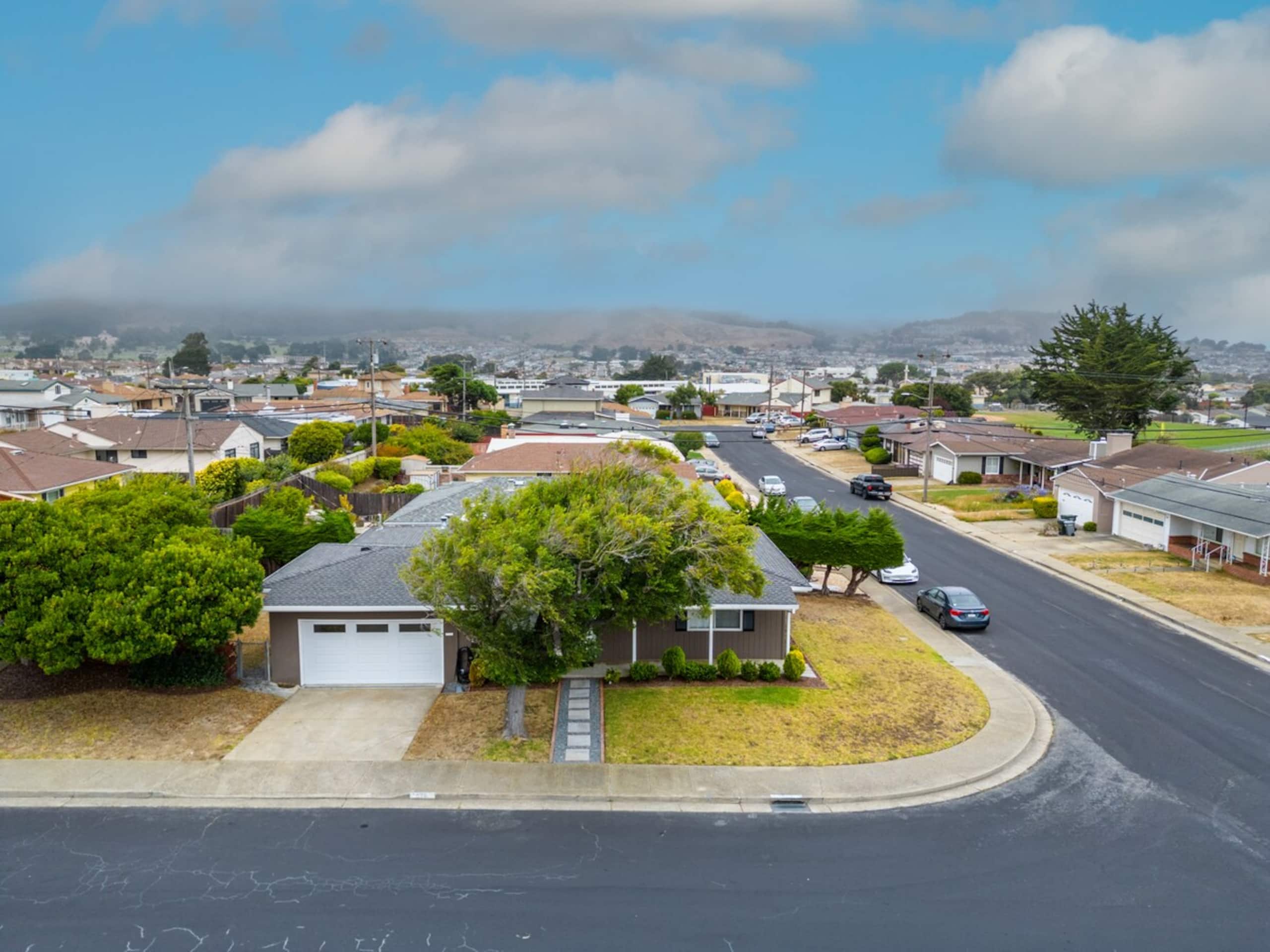 Cozy Home in South San Francisco - Photo 34