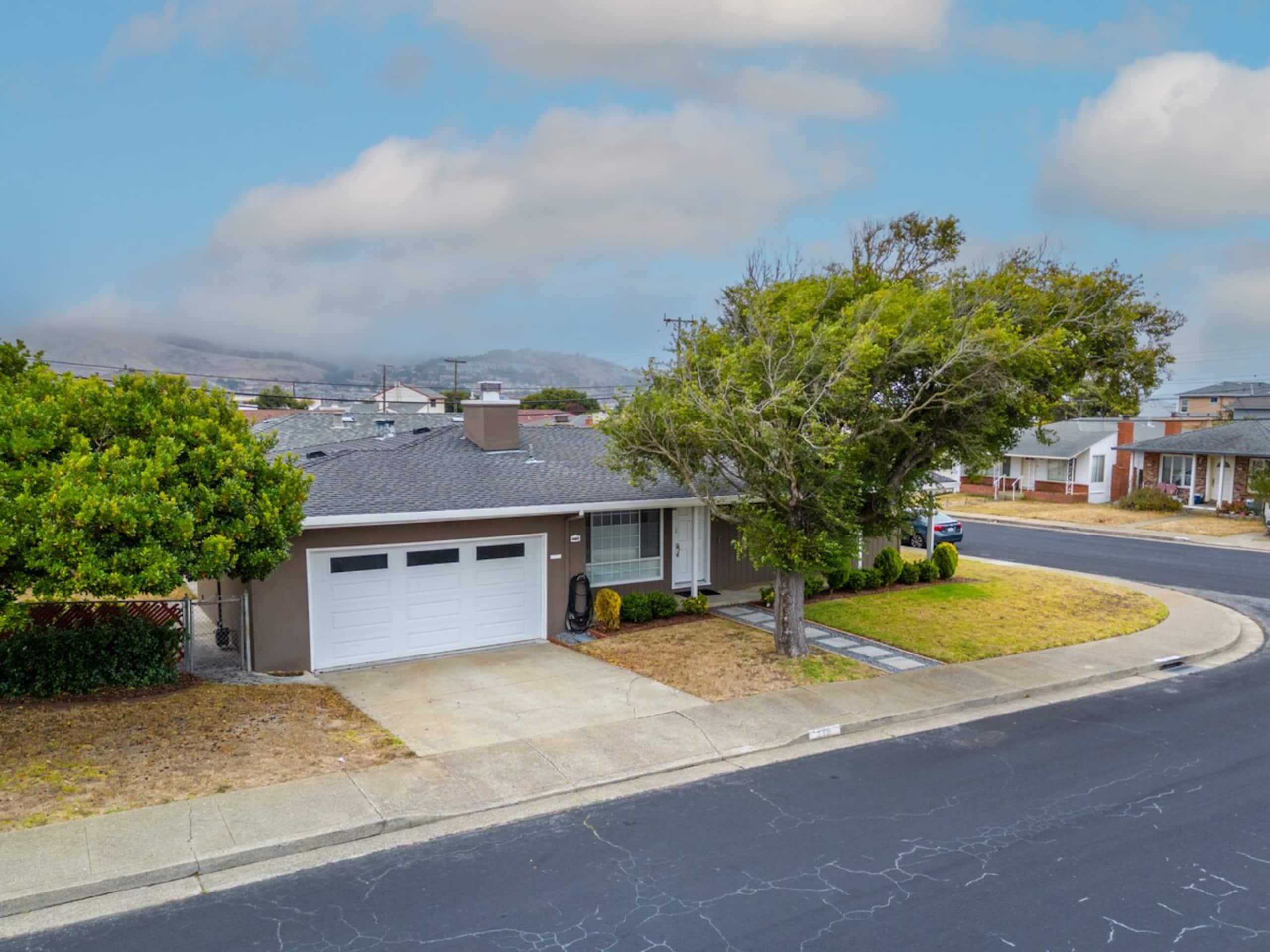 Cozy Home in South San Francisco - Photo 36