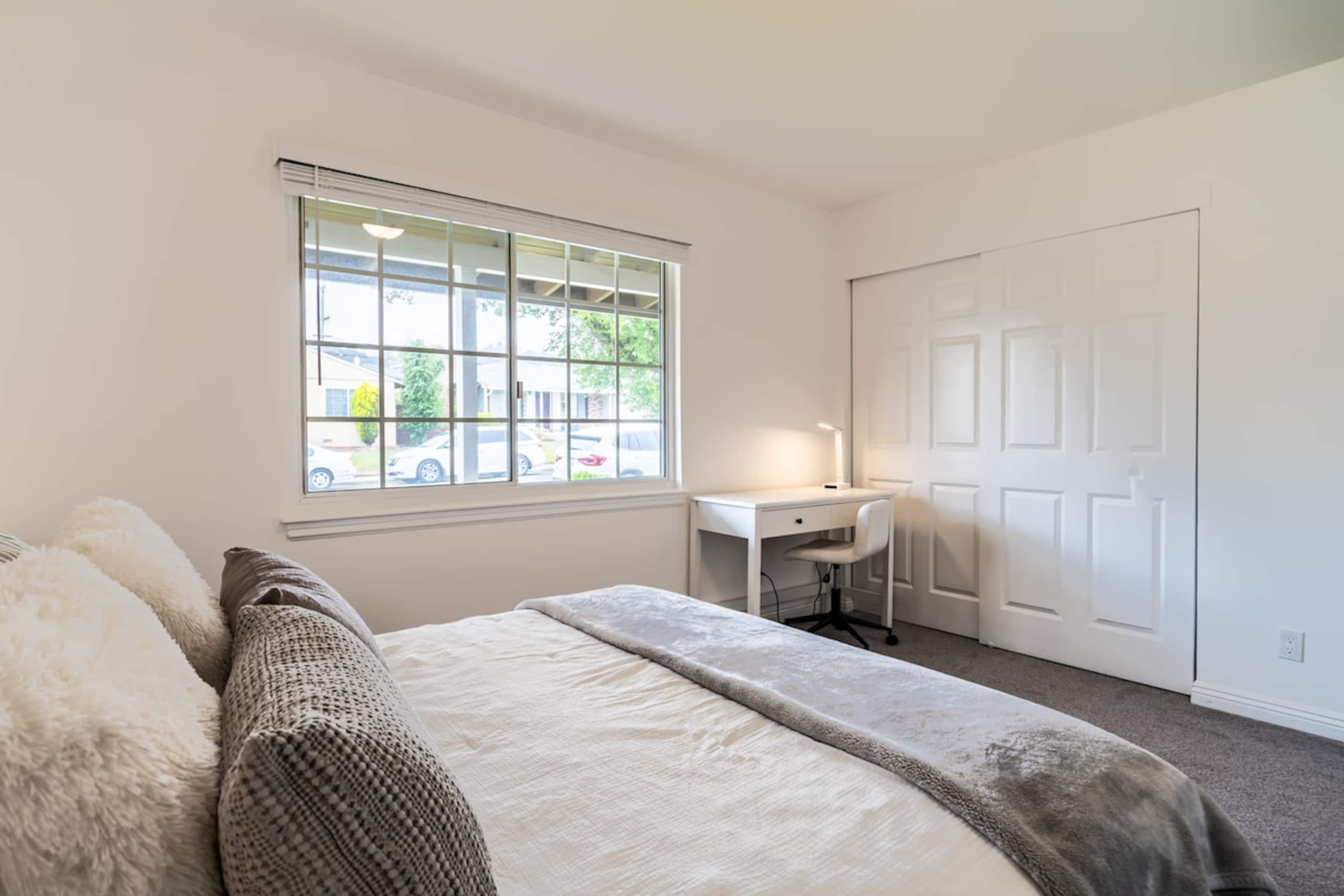 Cozy Home in South San Francisco - Photo 4