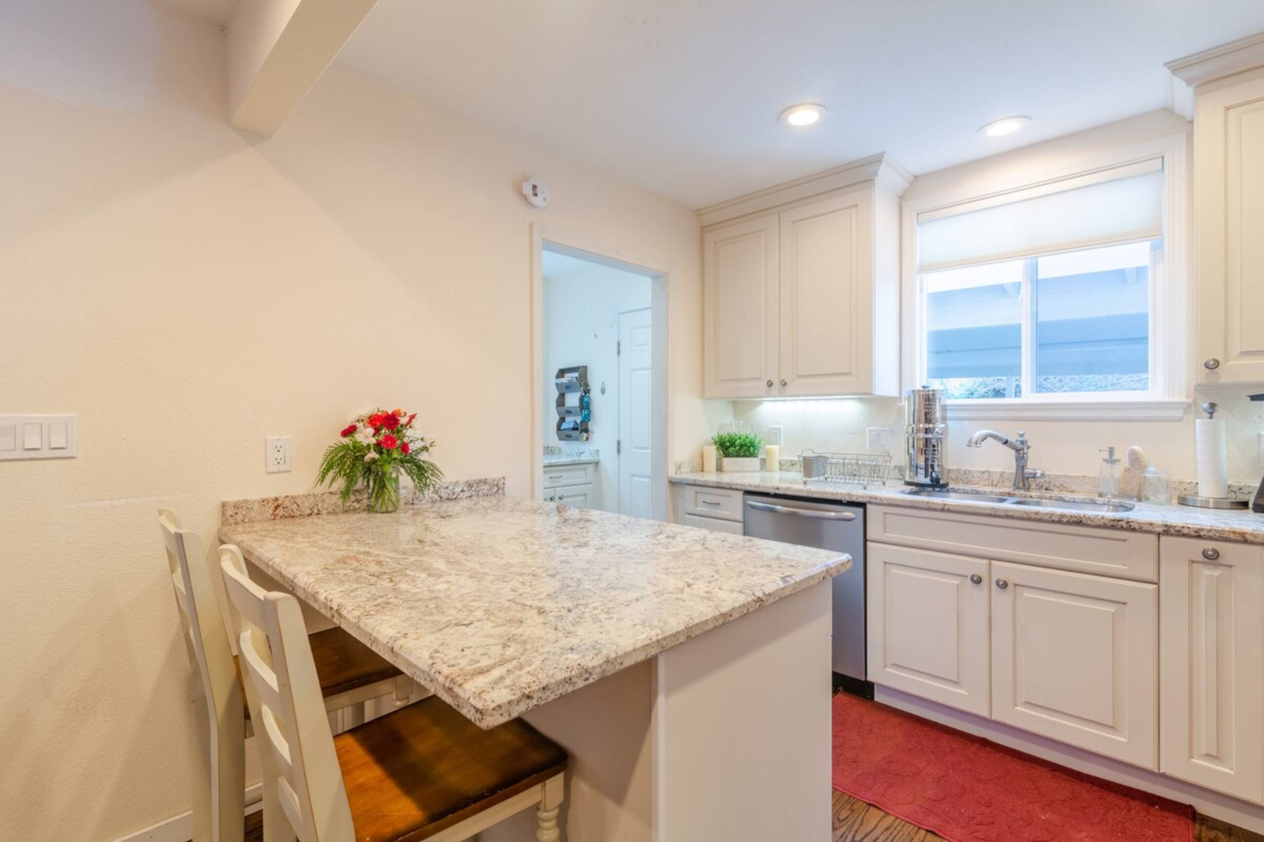 Faceb00k Stanford Cottage Home - Photo 4