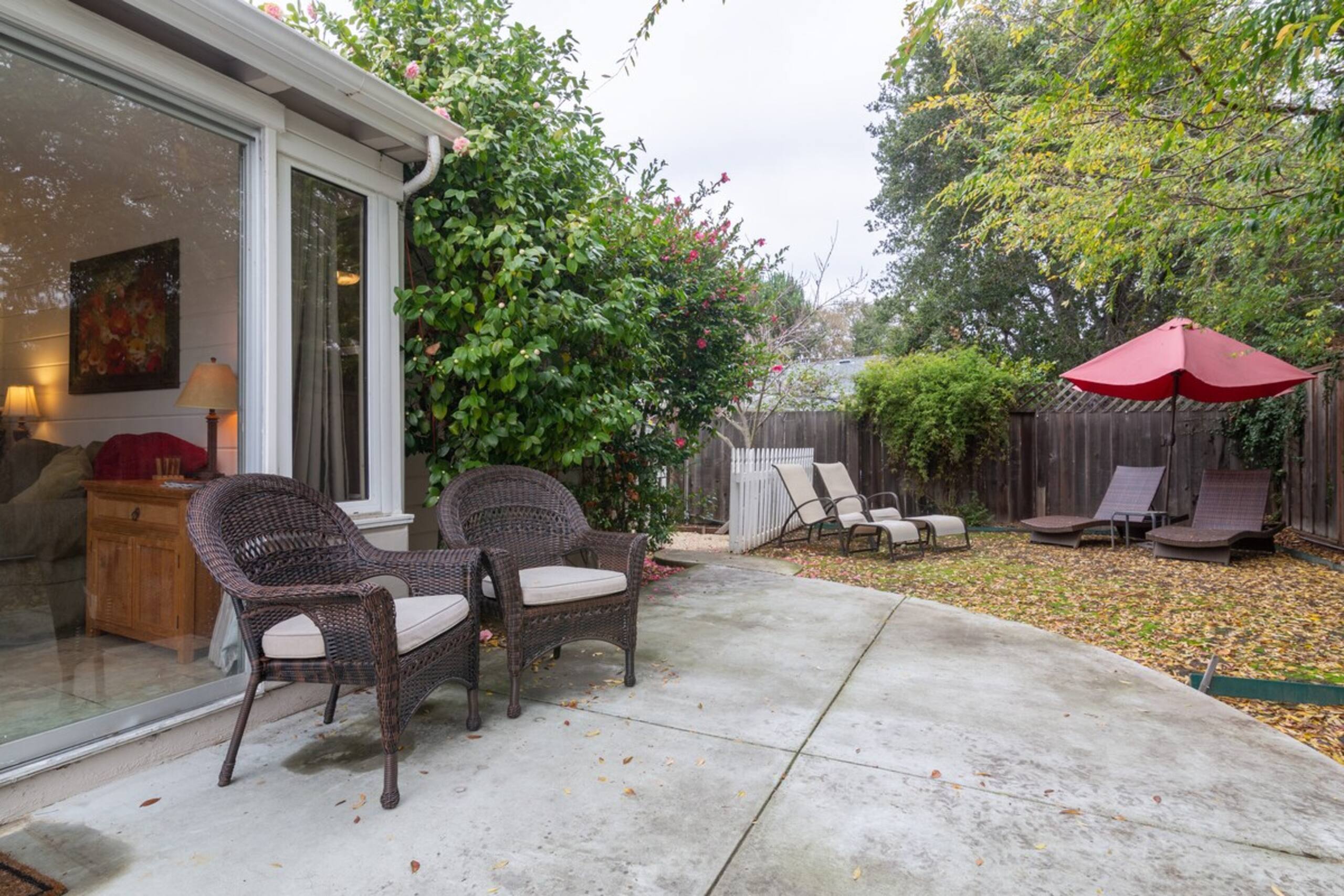 Faceb00k Stanford Cottage Home - Photo 20