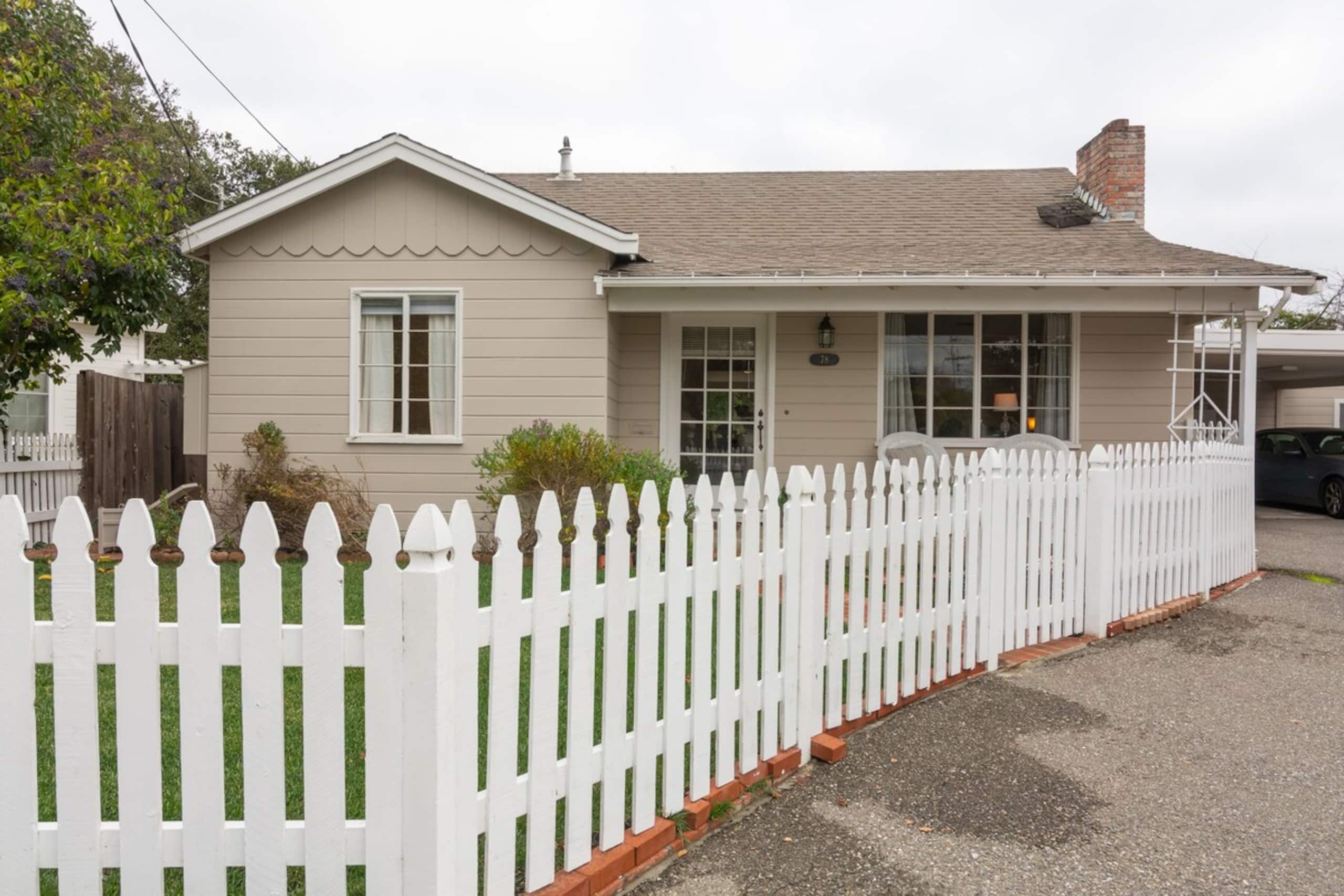 Faceb00k Stanford Cottage Home - Photo 33