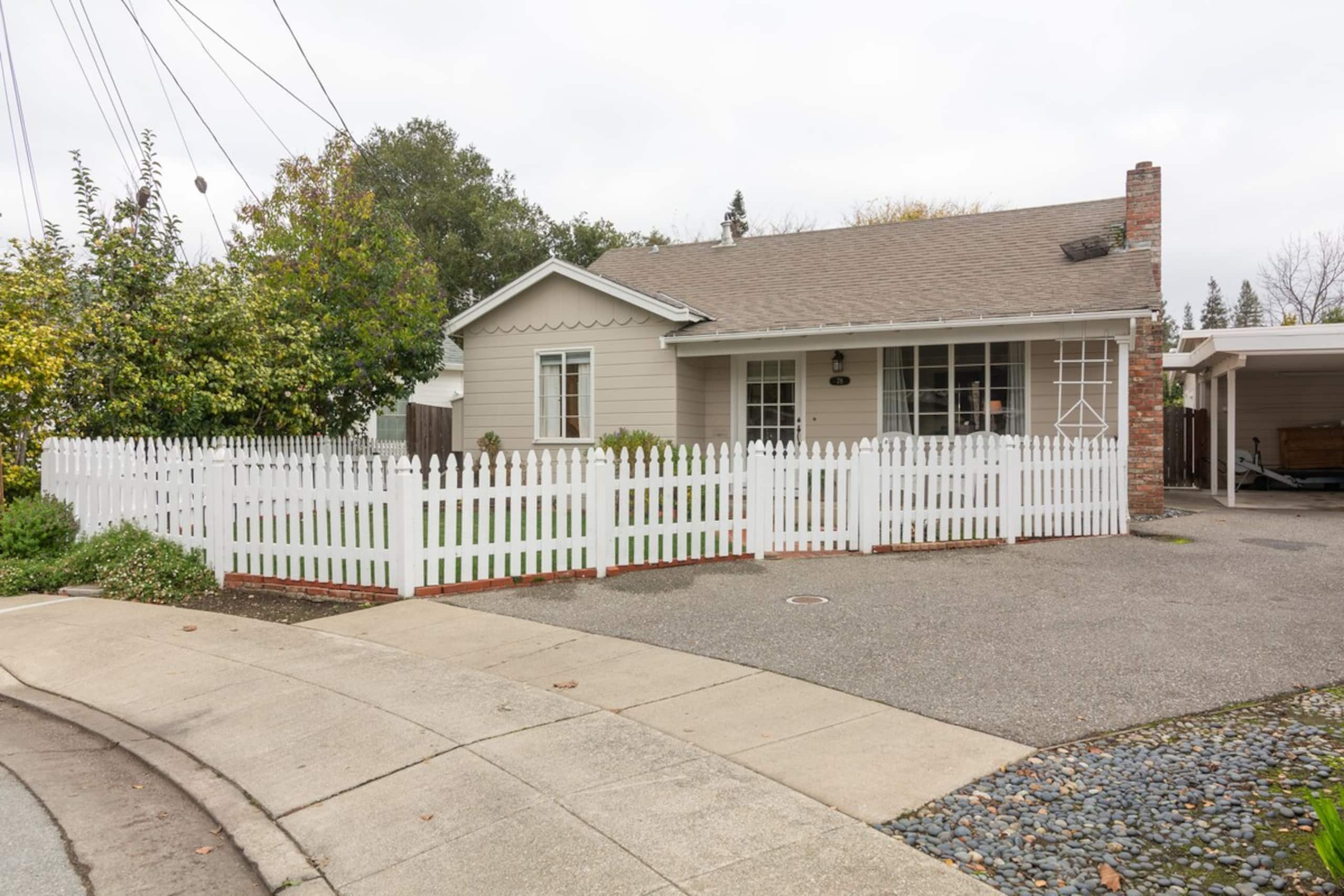 Faceb00k Stanford Cottage Home - Photo 28