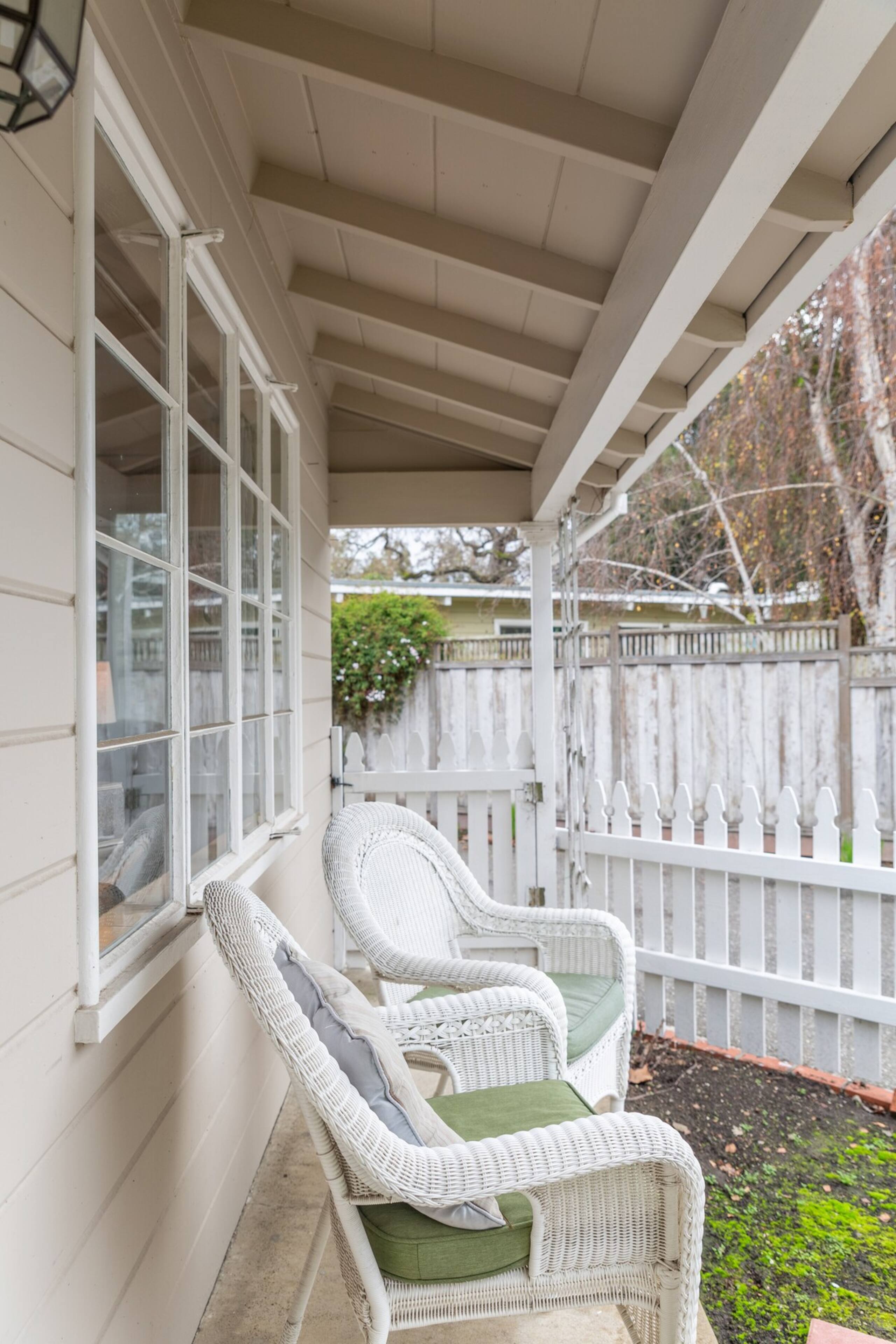 Faceb00k Stanford Cottage Home - Photo 25