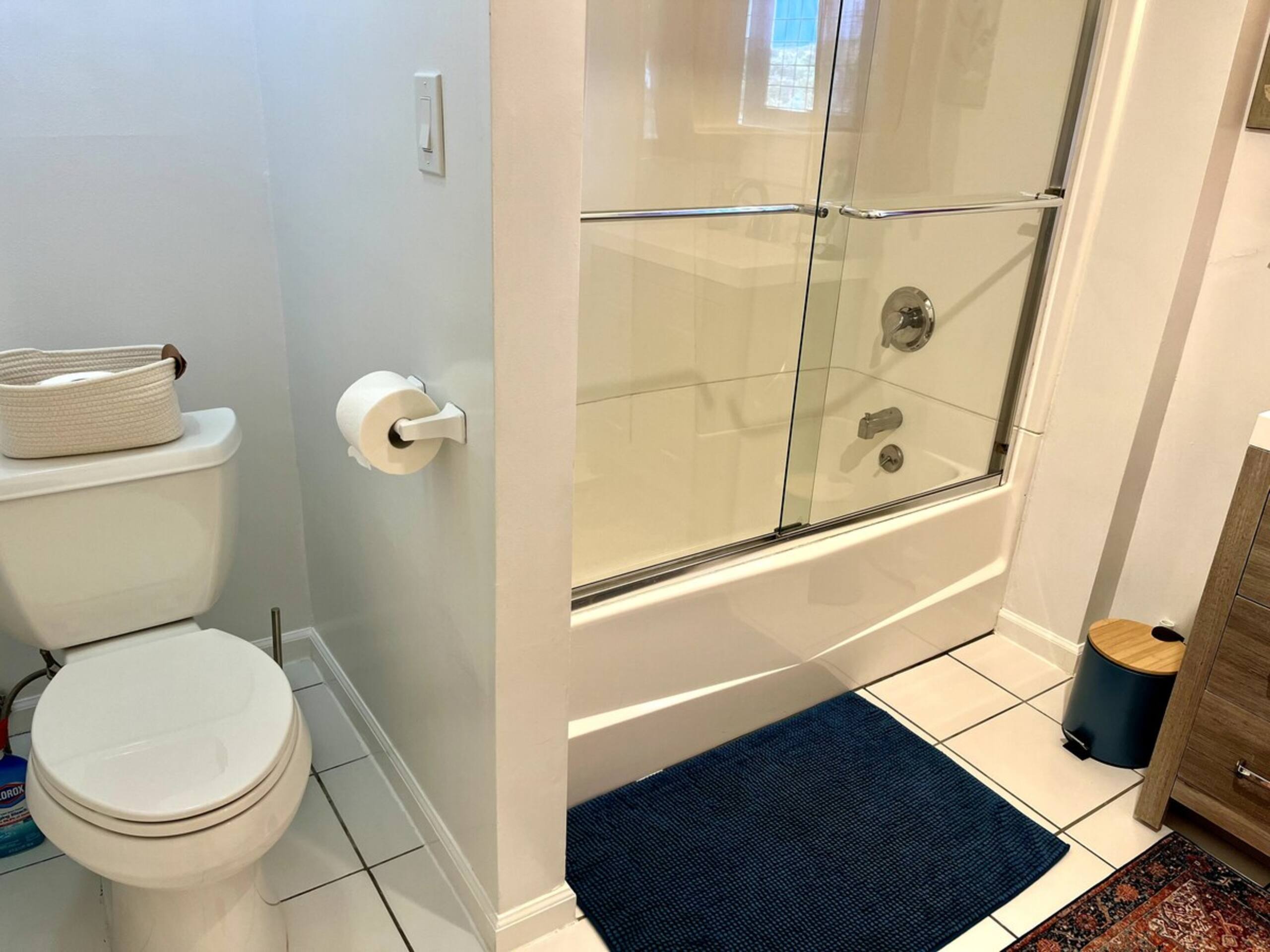 Charming 2 Bed Home - Photo 16