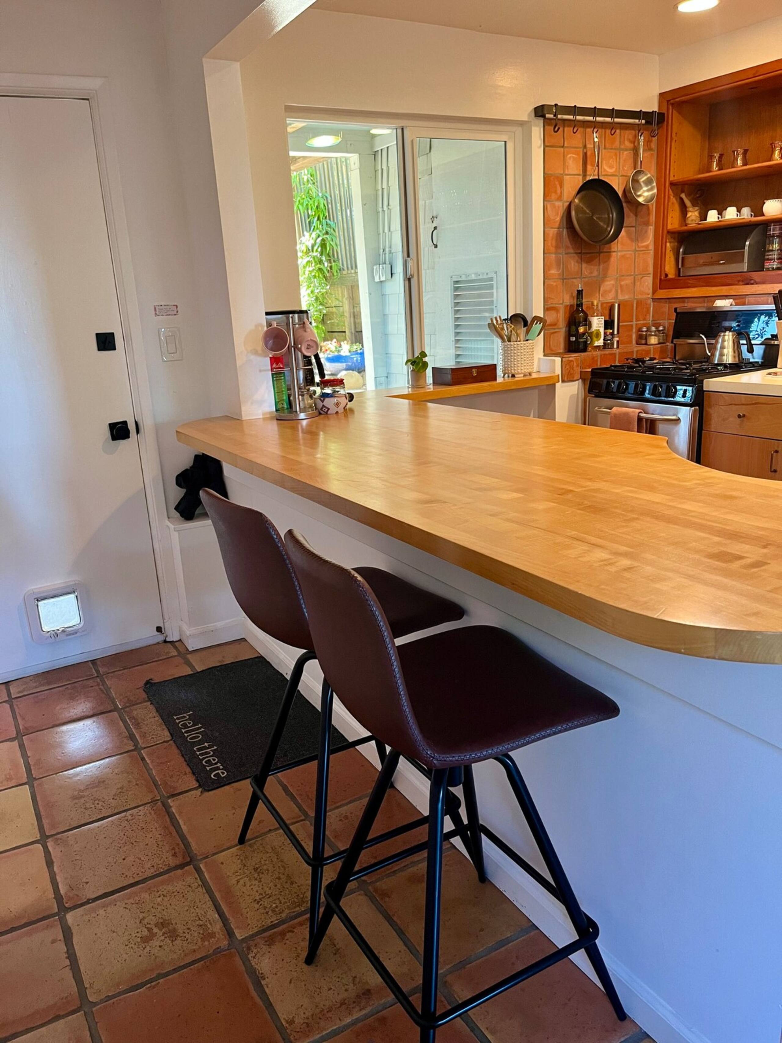 Charming 2 Bed Home - Photo 7