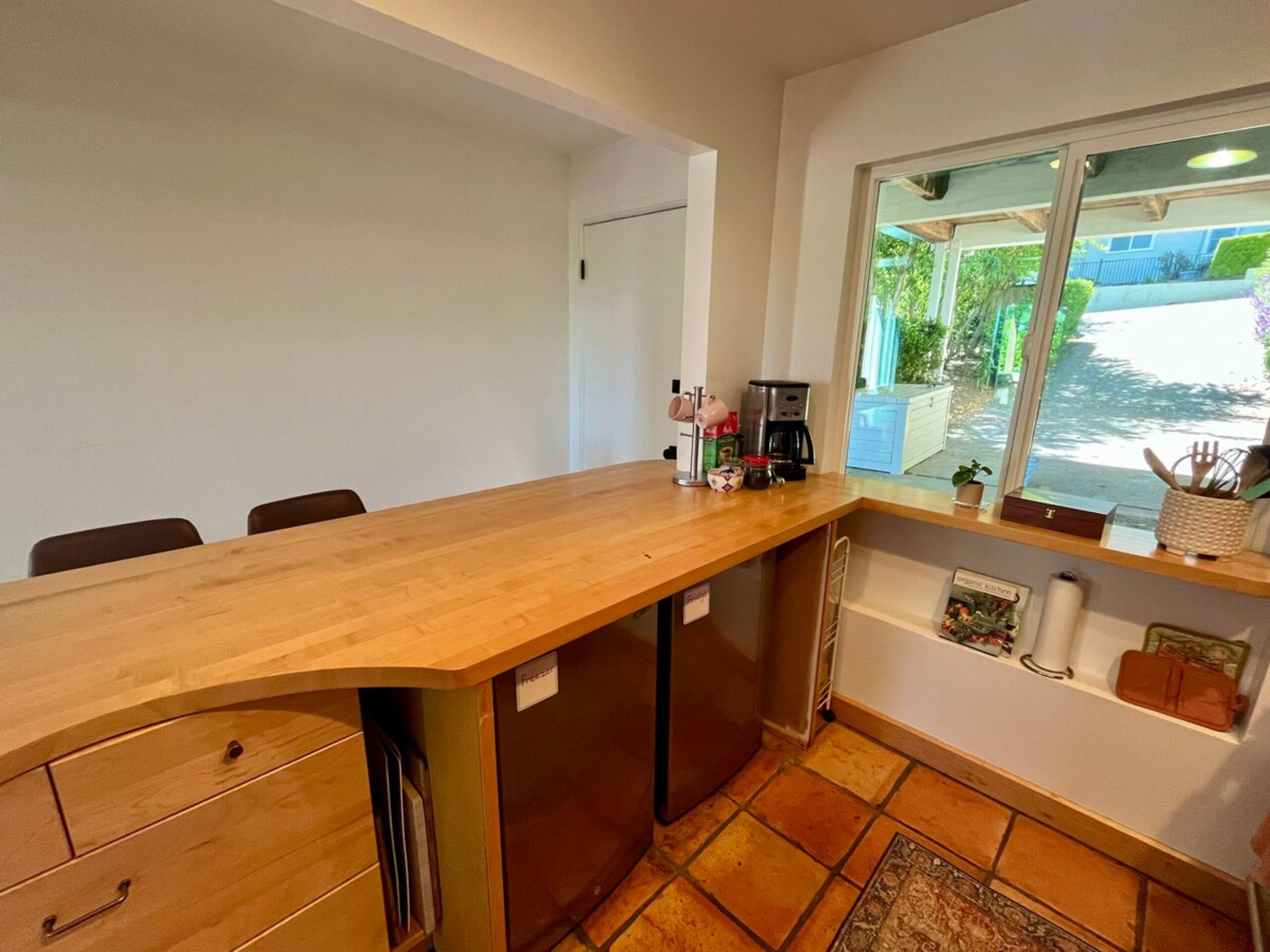 Charming 2 Bed Home - Photo 5