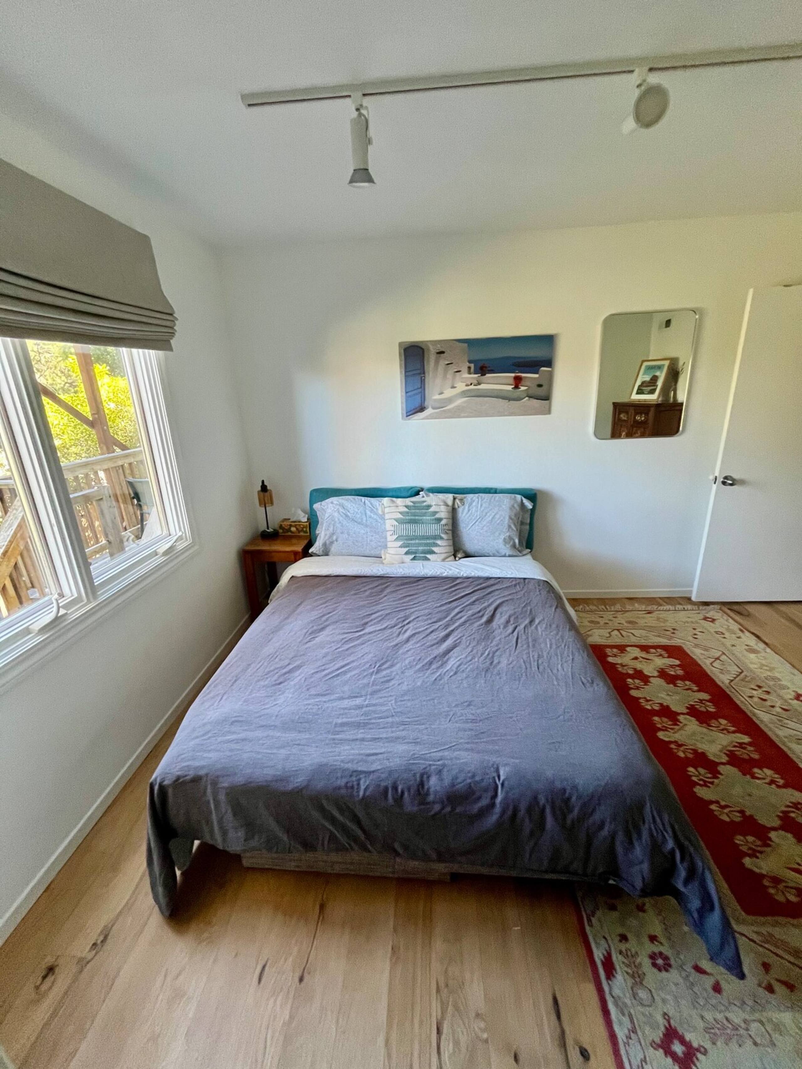Charming 2 Bed Home - Photo 13