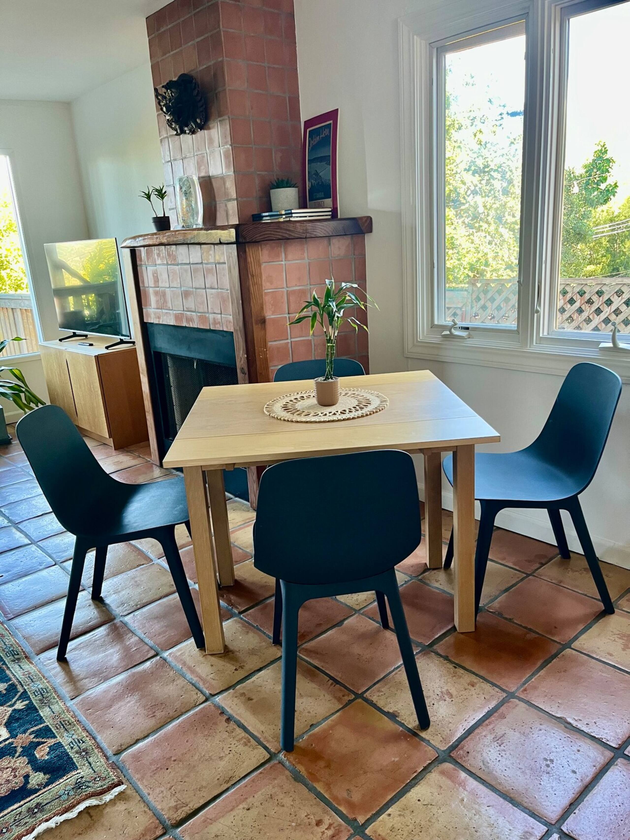 Charming 2 Bed Home - Photo 25